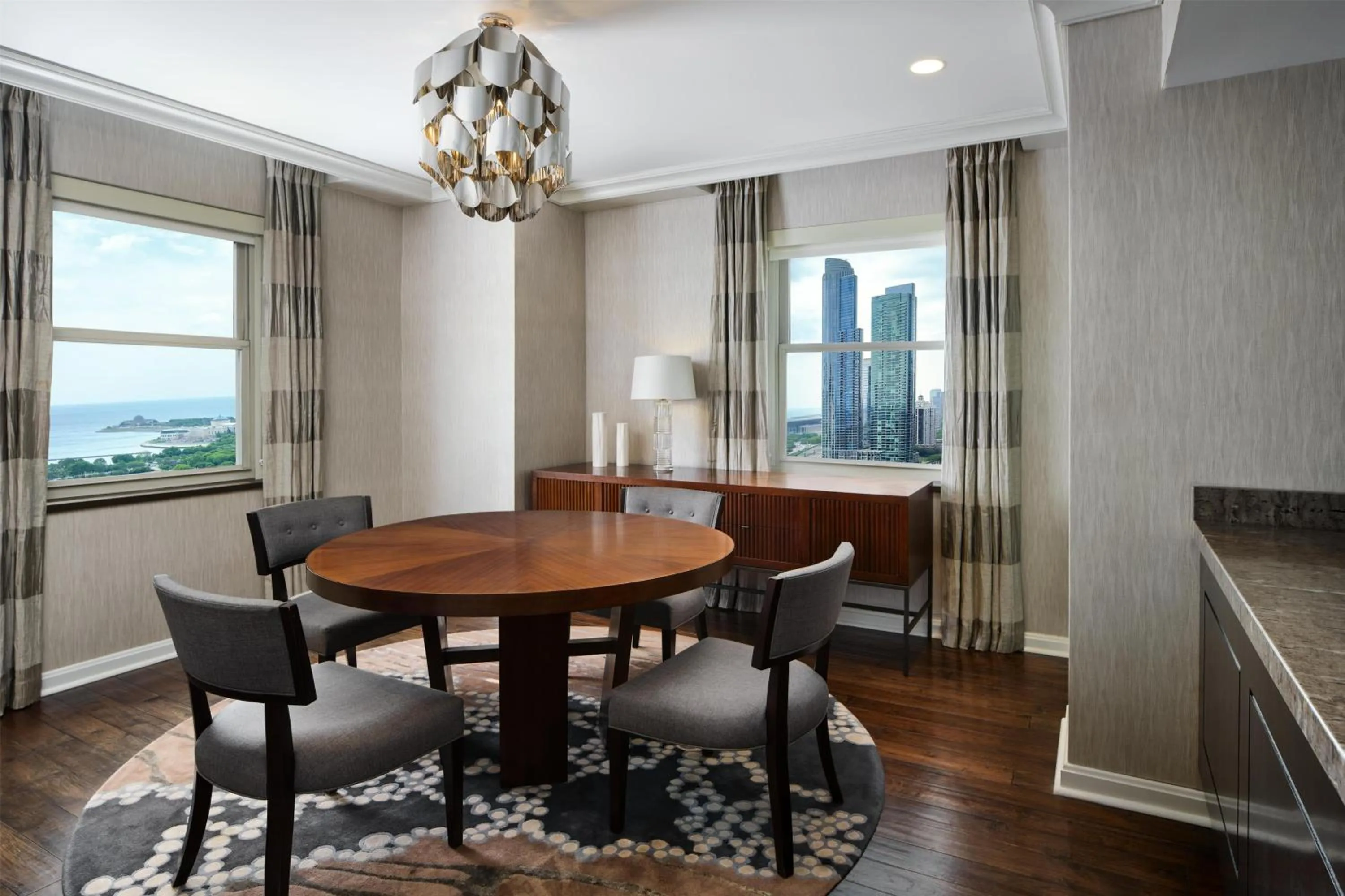 Photo of the whole room in Hilton Chicago