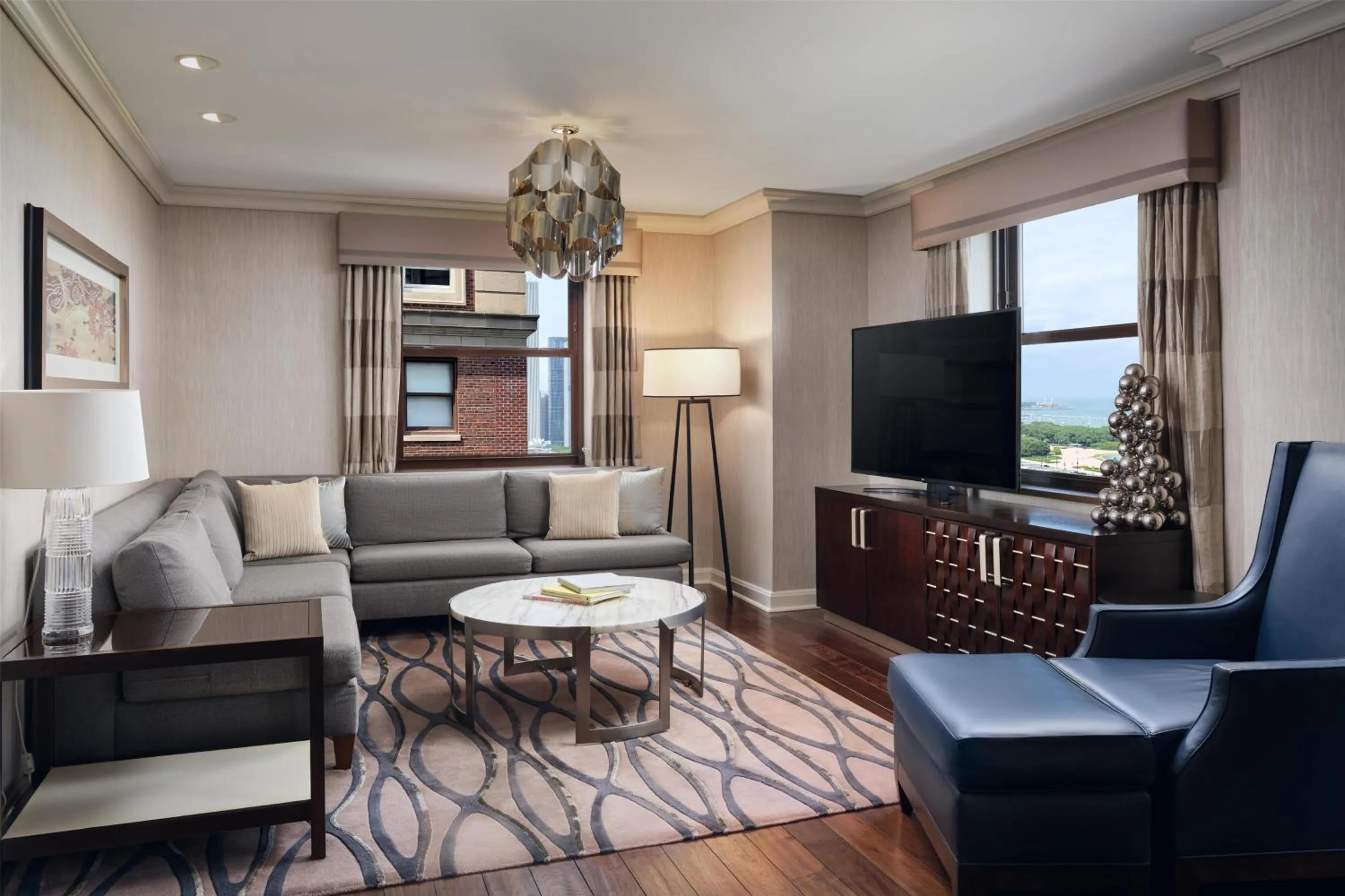 Living room in Hilton Chicago