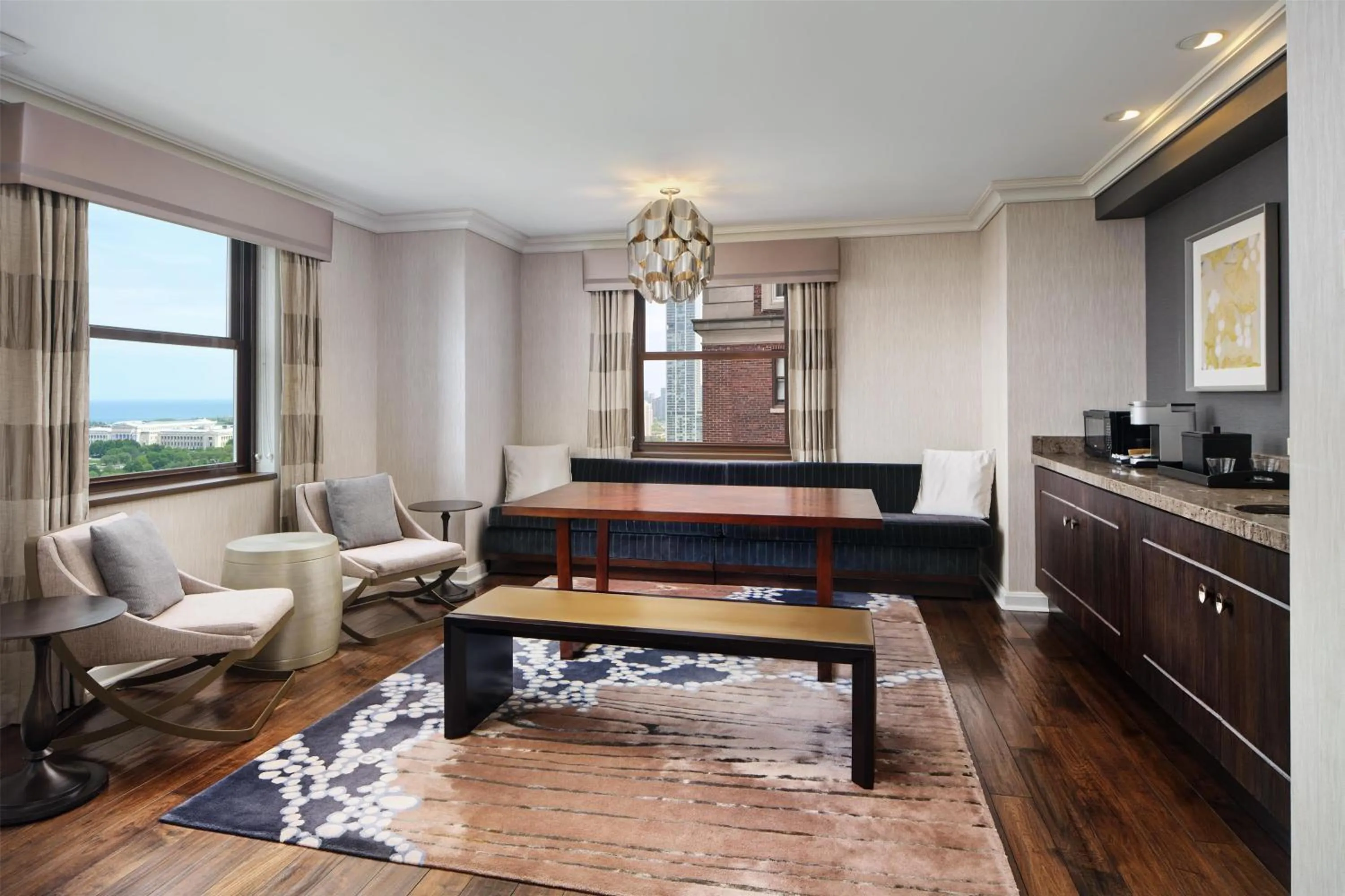 Living room in Hilton Chicago