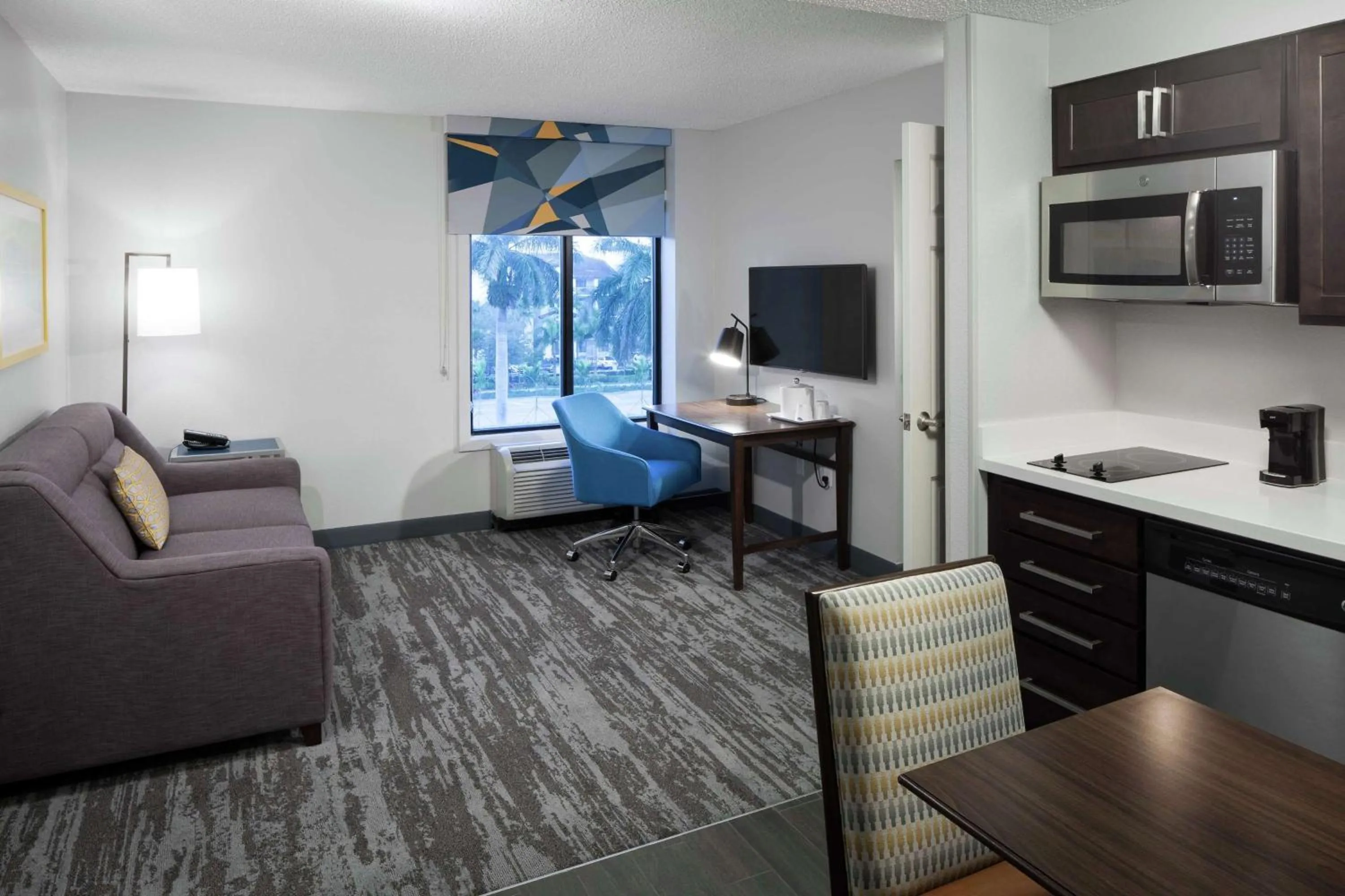Bedroom in Hampton Inn & Suites Miami-Doral Dolphin Mall