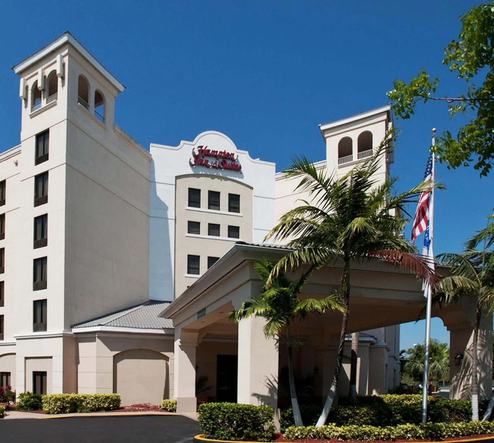 Property building in Hampton Inn & Suites Miami-Doral Dolphin Mall