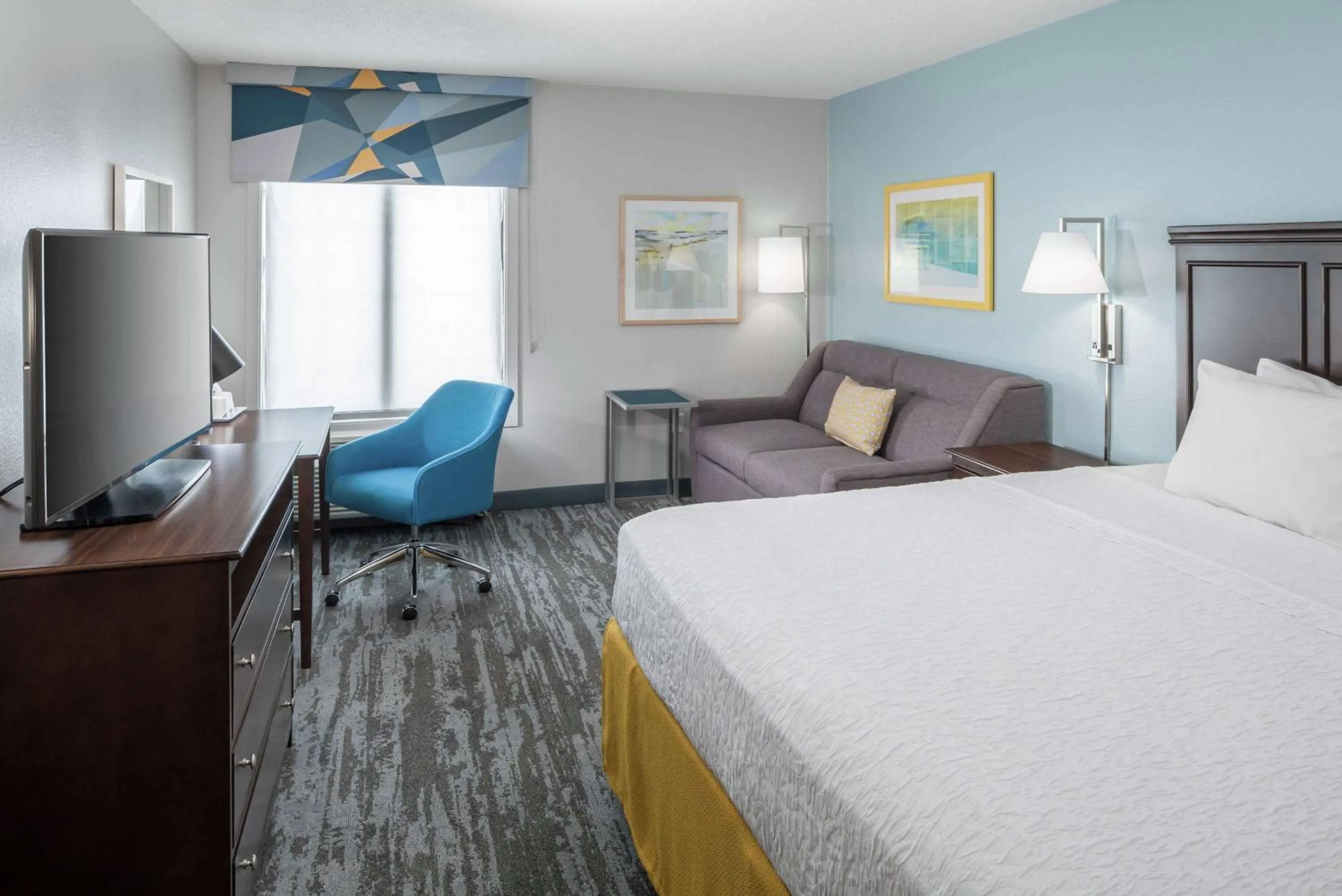 Bedroom, Bed in Hampton Inn & Suites Miami-Doral Dolphin Mall