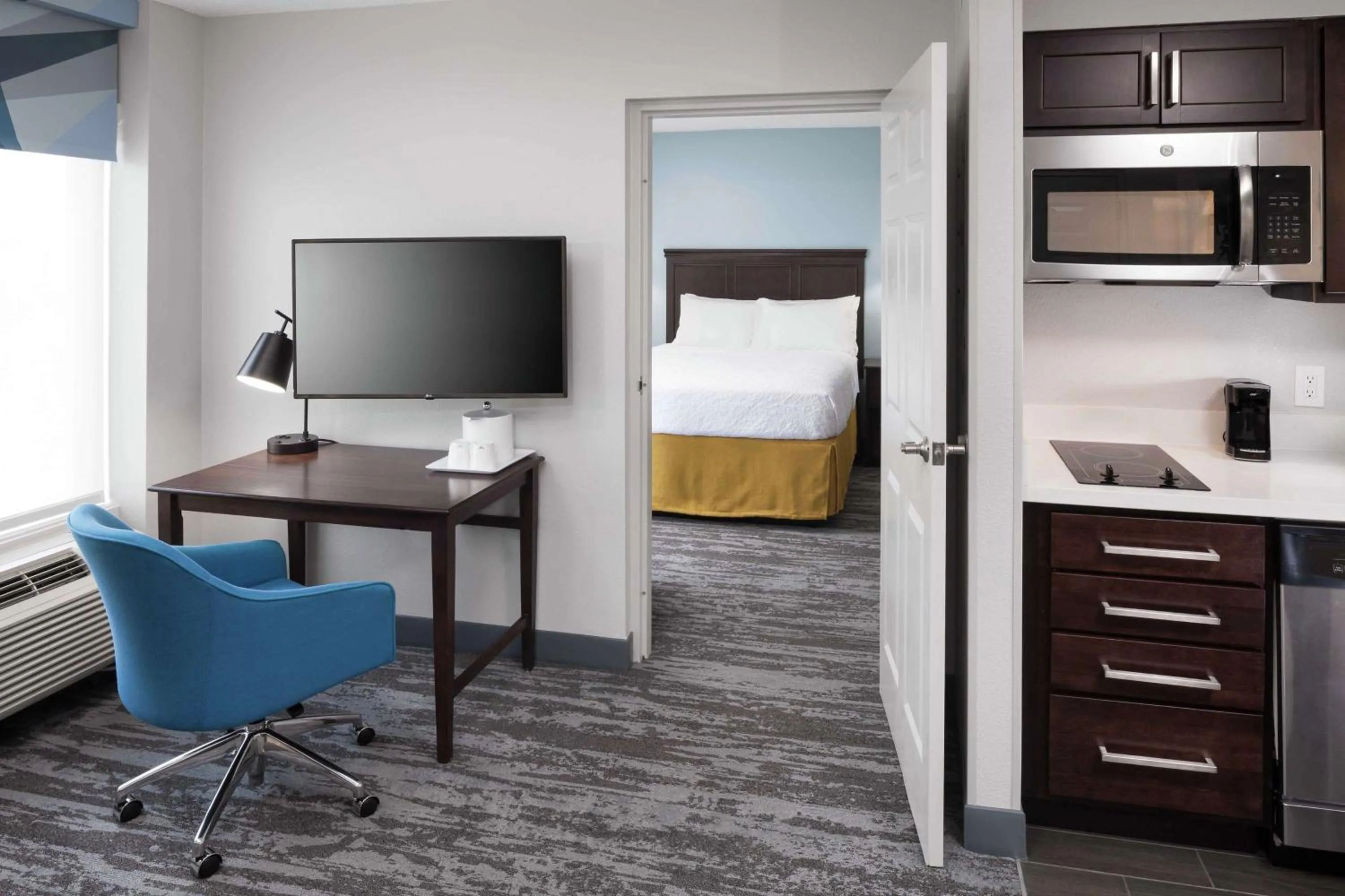 Bedroom, Bed in Hampton Inn & Suites Miami-Doral Dolphin Mall