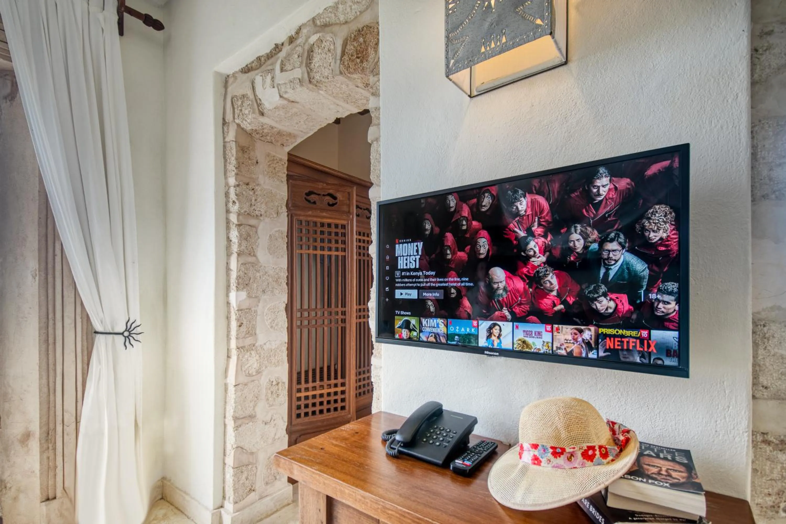 TV and multimedia in The Charming Lonno Lodge Watamu