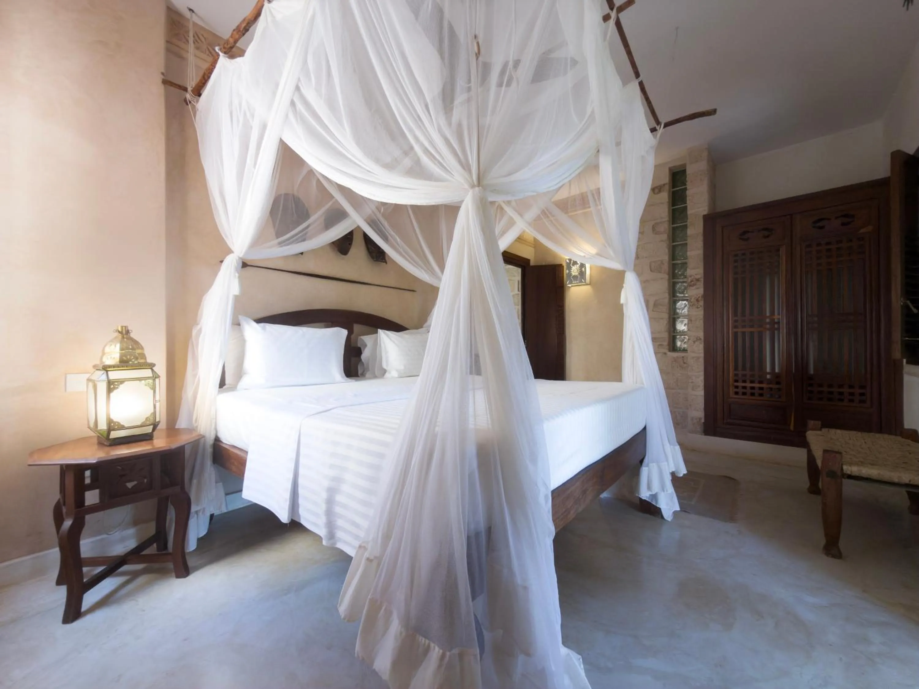 Bedroom, Bed in The Charming Lonno Lodge Watamu