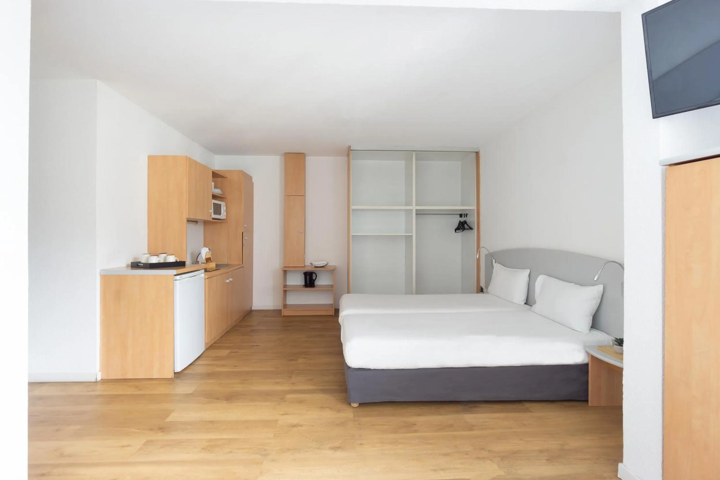 Photo of the whole room, Bed in City Residence Access Strasbourg