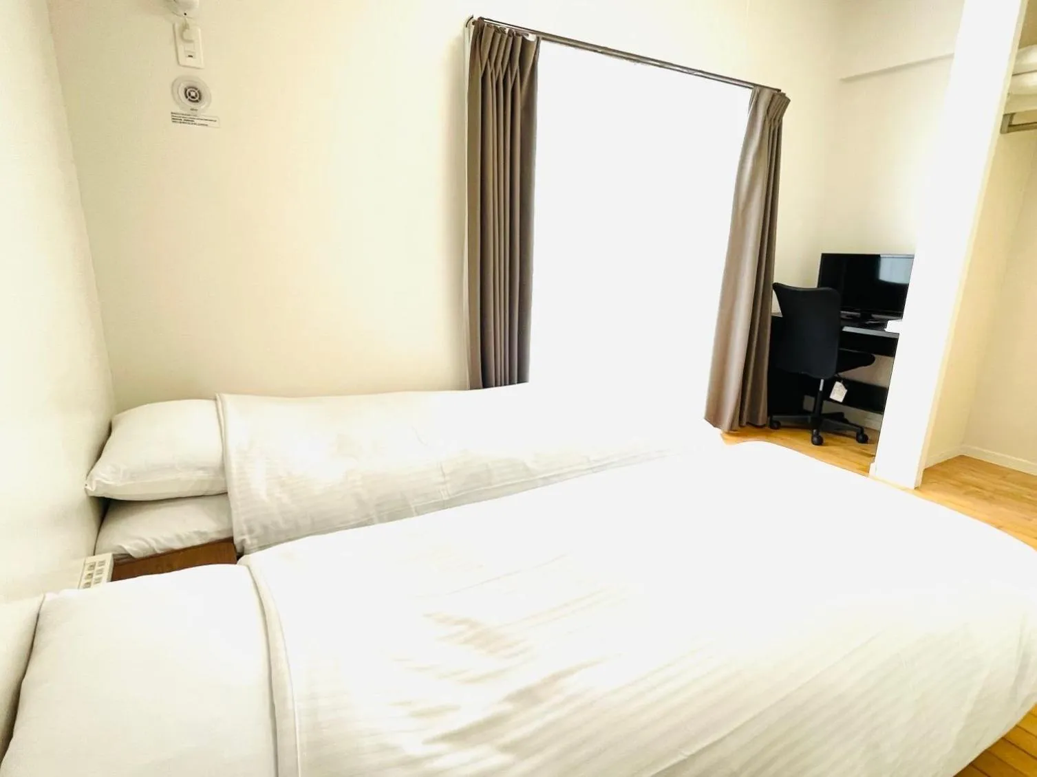 Bed in Condominium GOLF GOLF Tsuboya