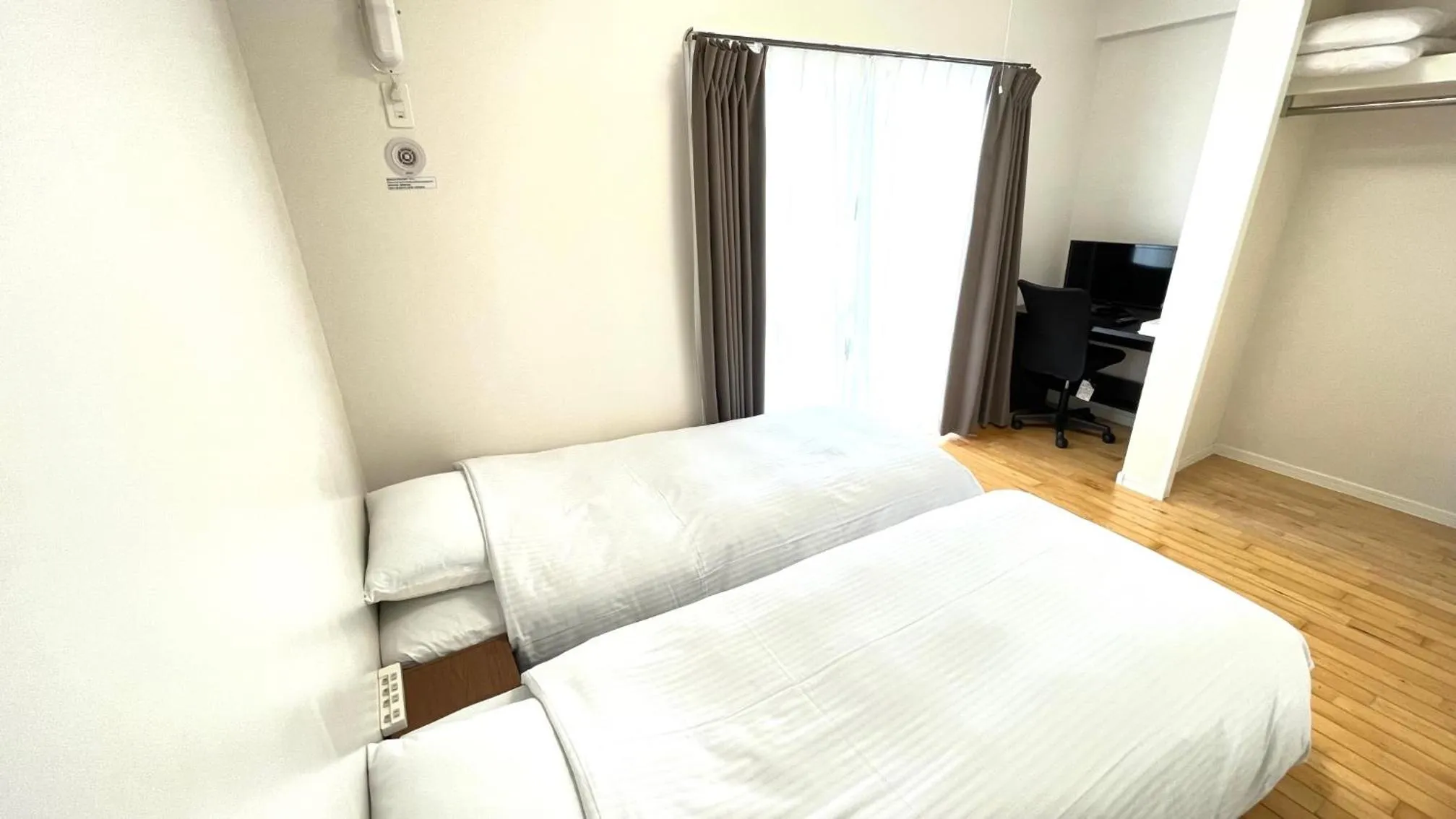 Bed in Condominium GOLF GOLF Tsuboya