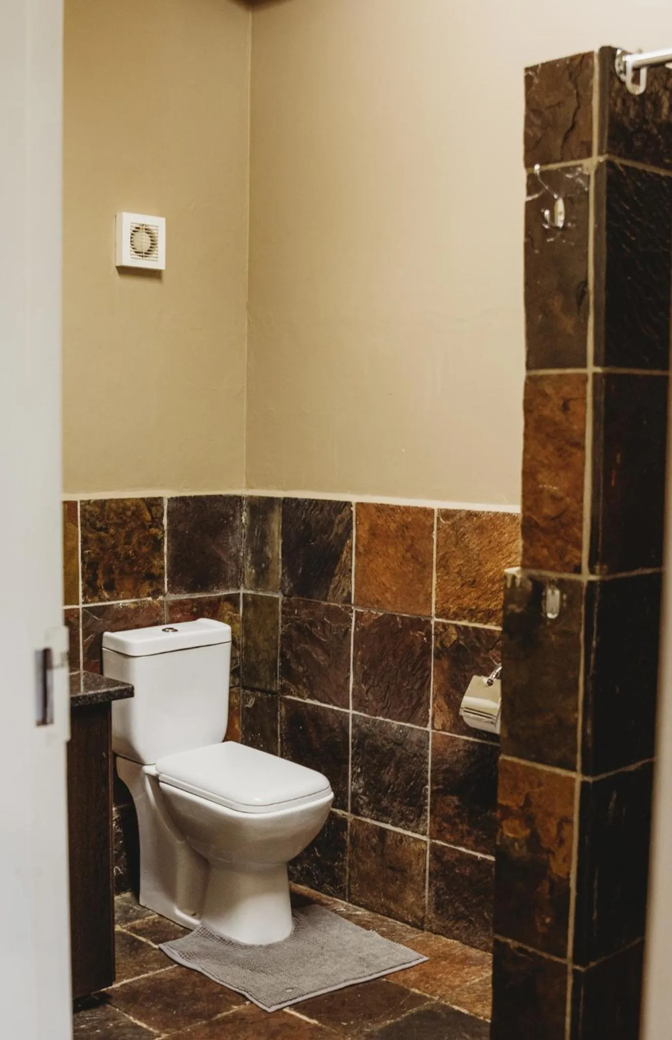 Toilet in Casa Leitao Lodge