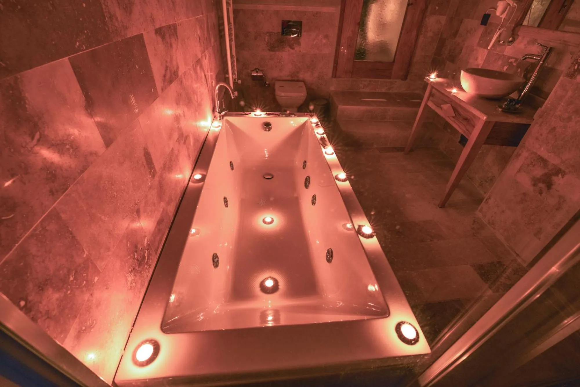 Hot Tub in Mosaic Cave Hotel