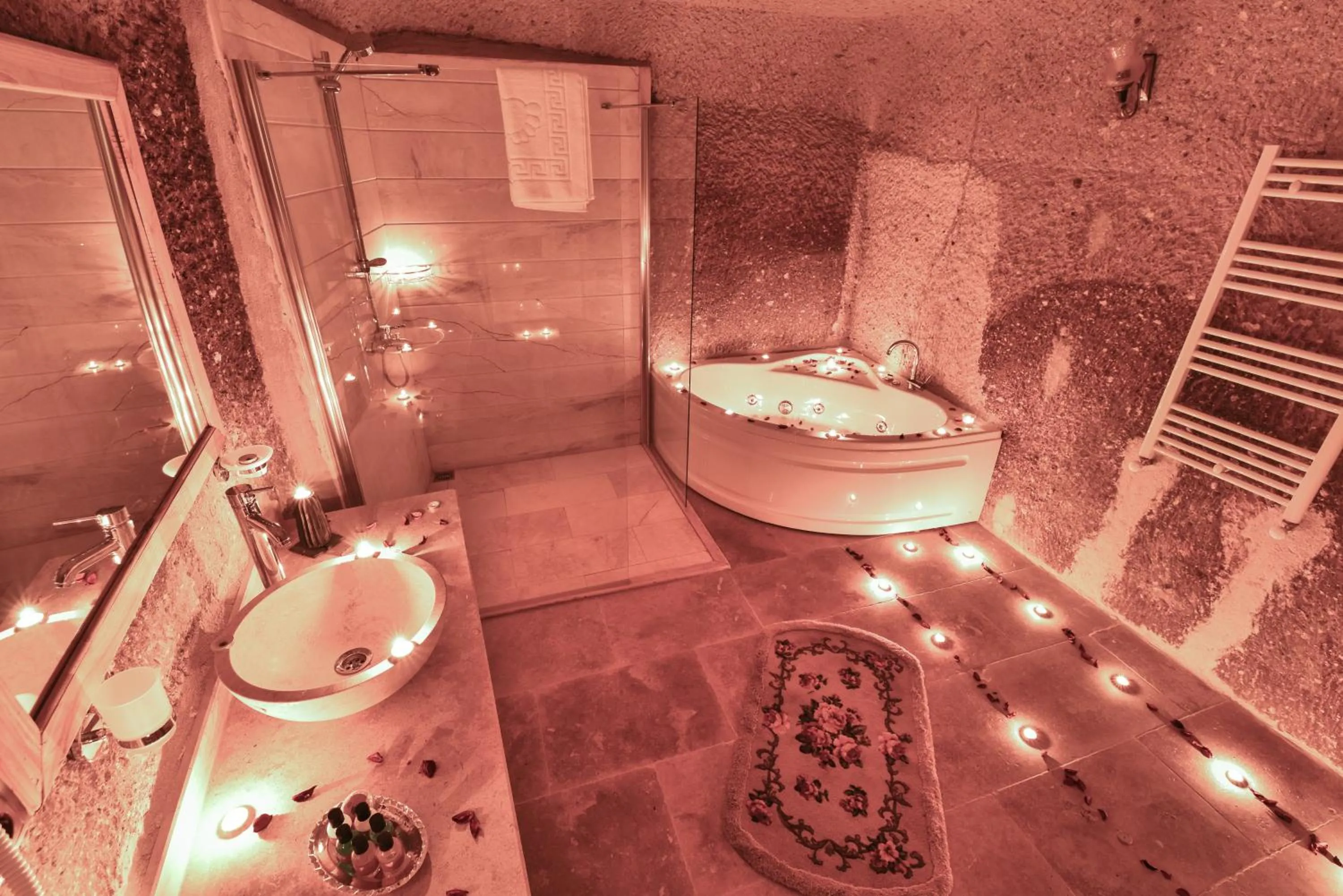 Shower in Mosaic Cave Hotel