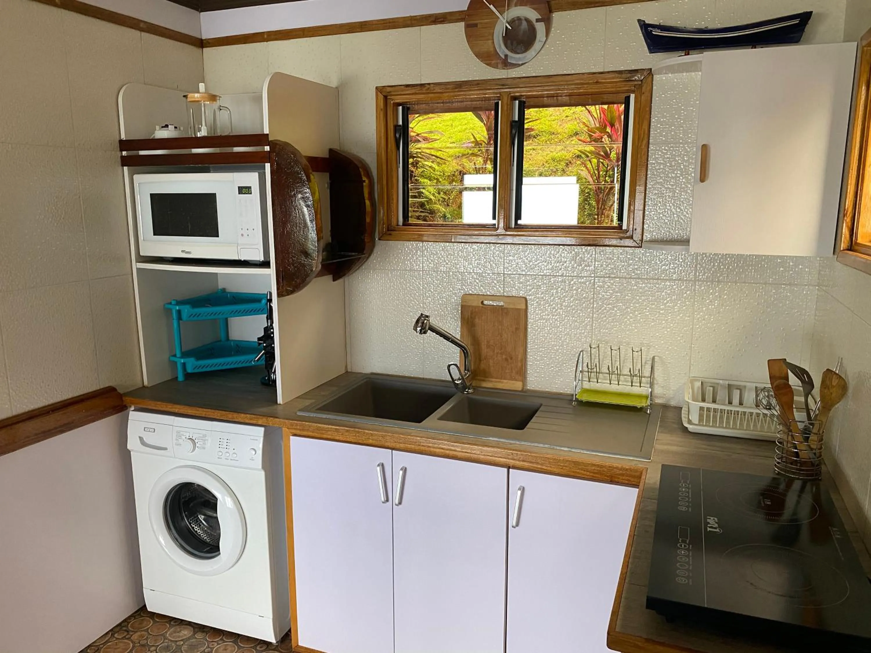 Kitchen or kitchenette in Mouggae Blues Villas