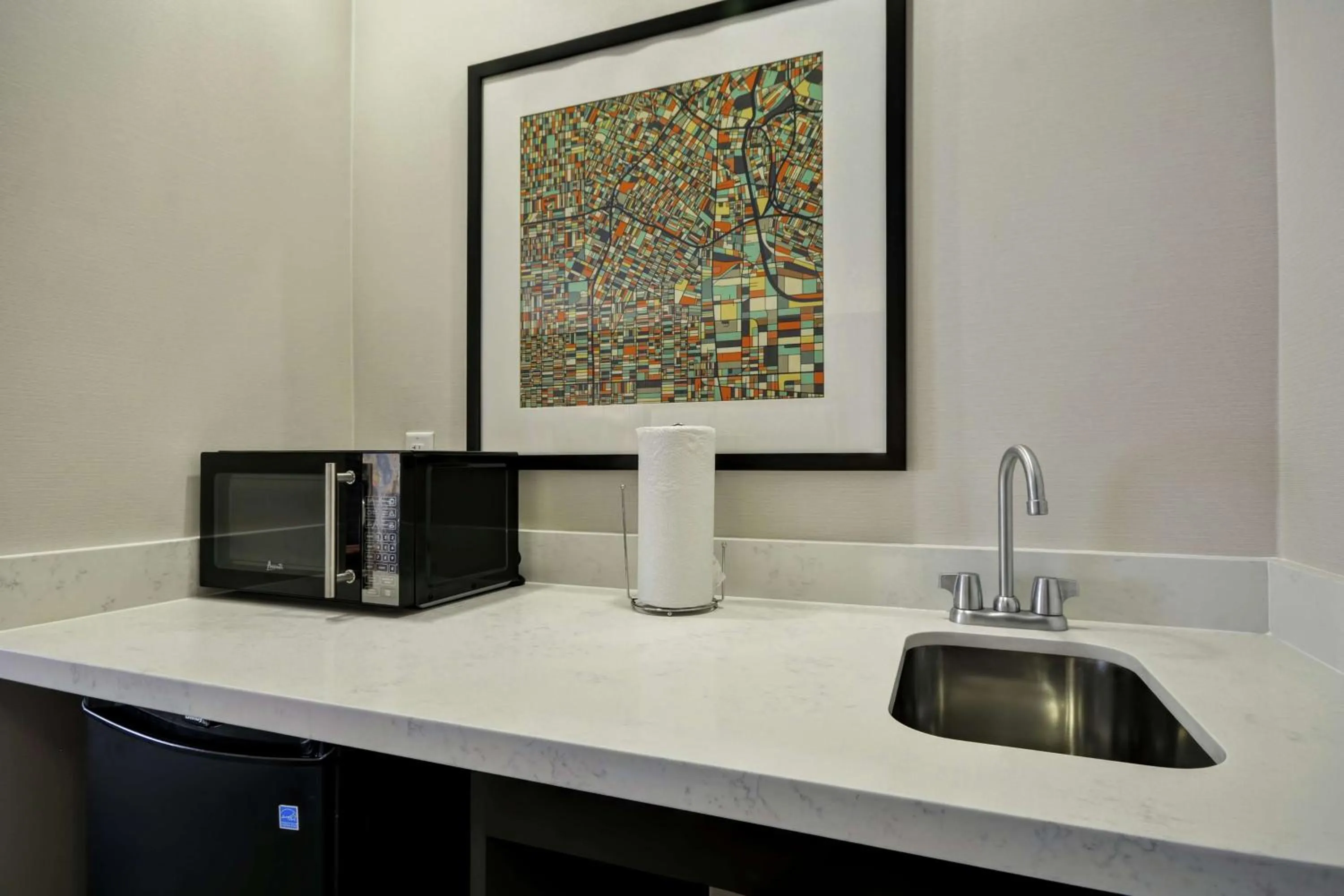 Kitchen or kitchenette in Hampton Inn & Suites Los Angeles Burbank Airport