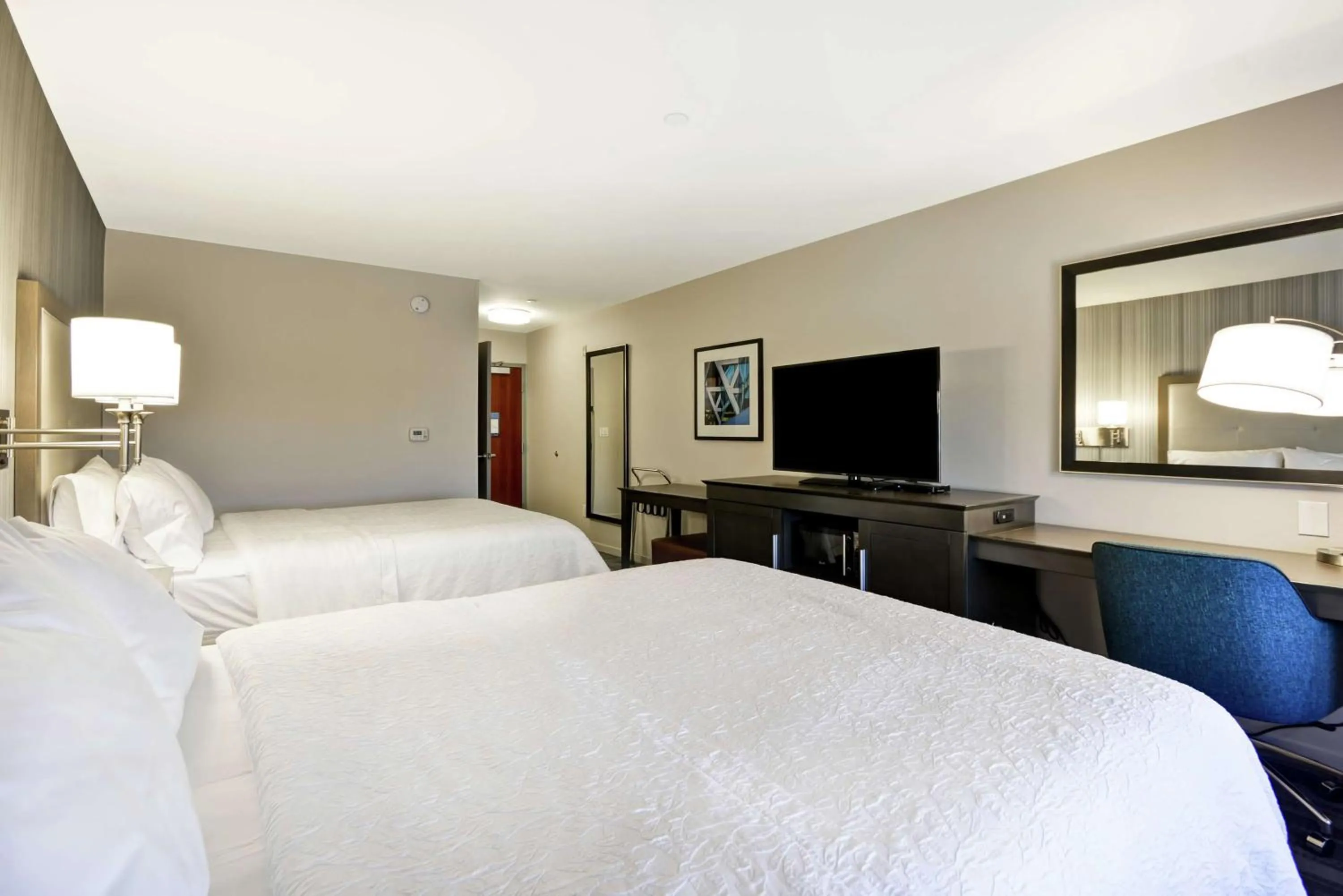 Bedroom, Bed in Hampton Inn & Suites Los Angeles Burbank Airport