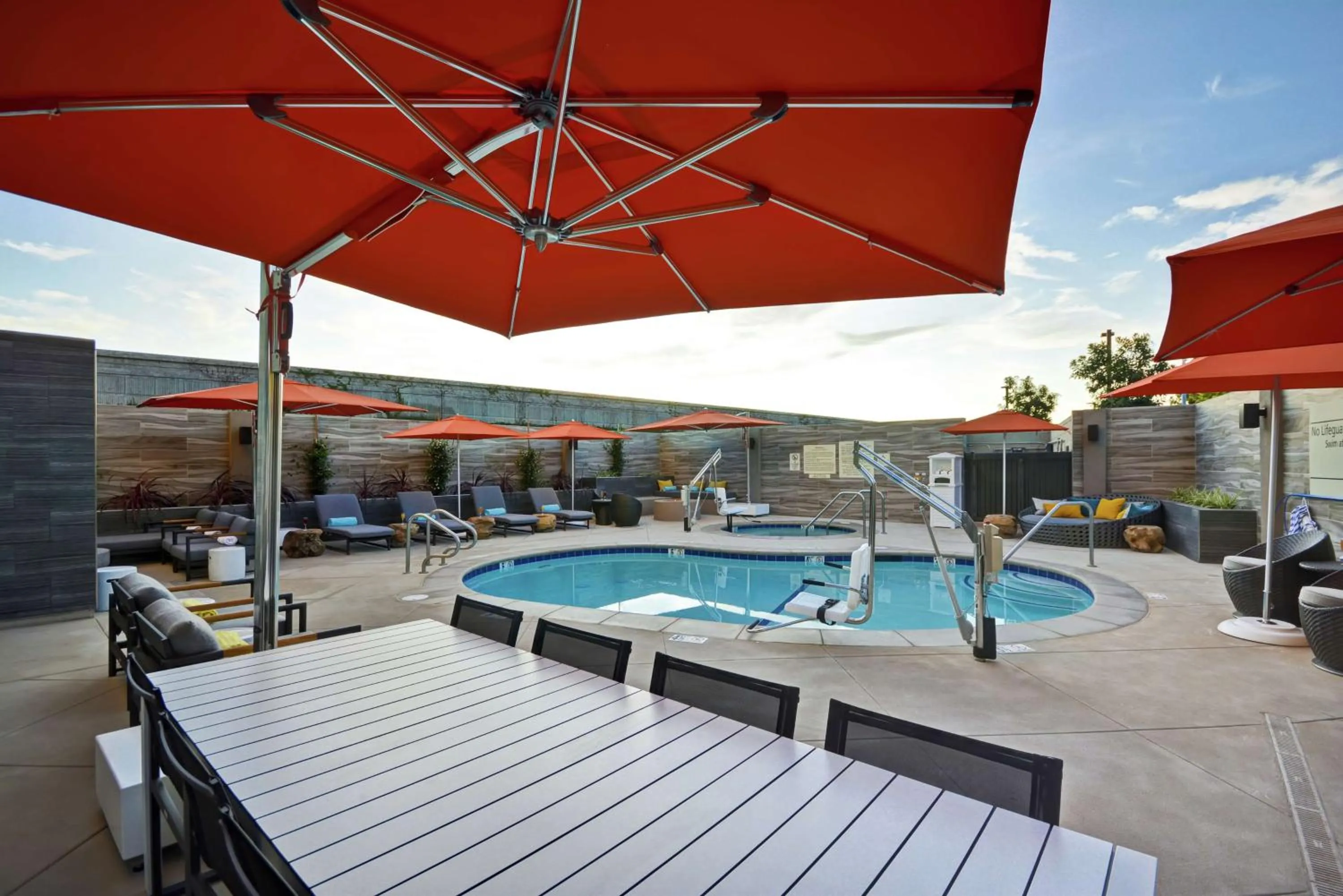 Pool view in Hampton Inn & Suites Los Angeles Burbank Airport