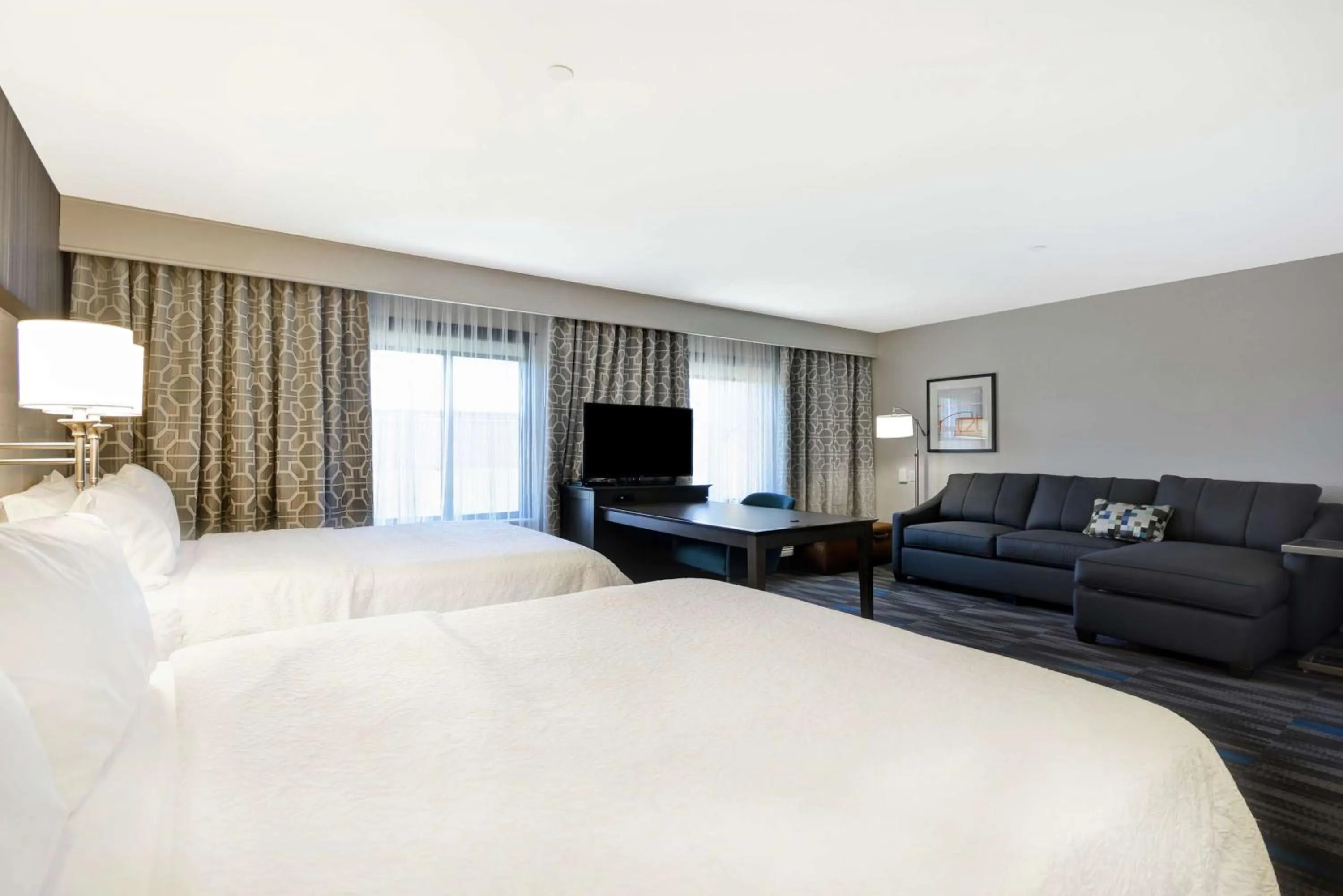 Bedroom, Bed in Hampton Inn & Suites Los Angeles Burbank Airport