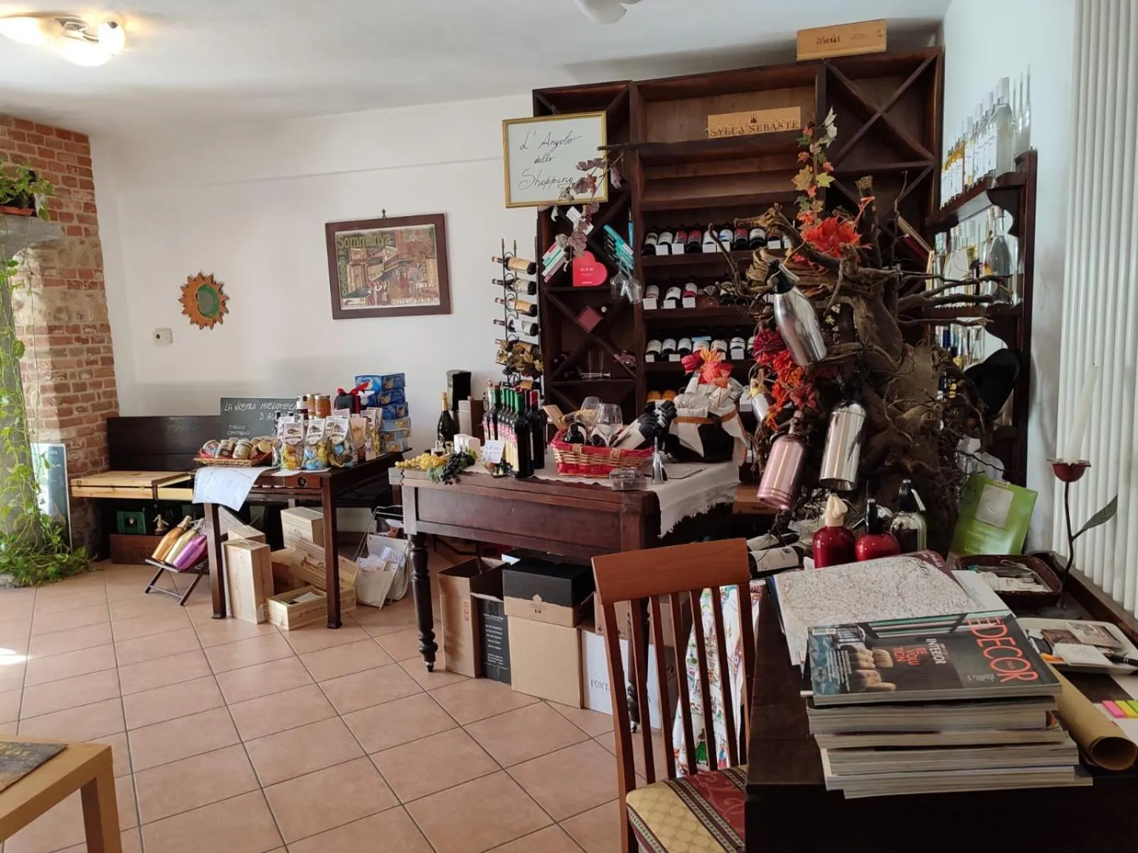 Shopping Area in Al Calar Della Sera