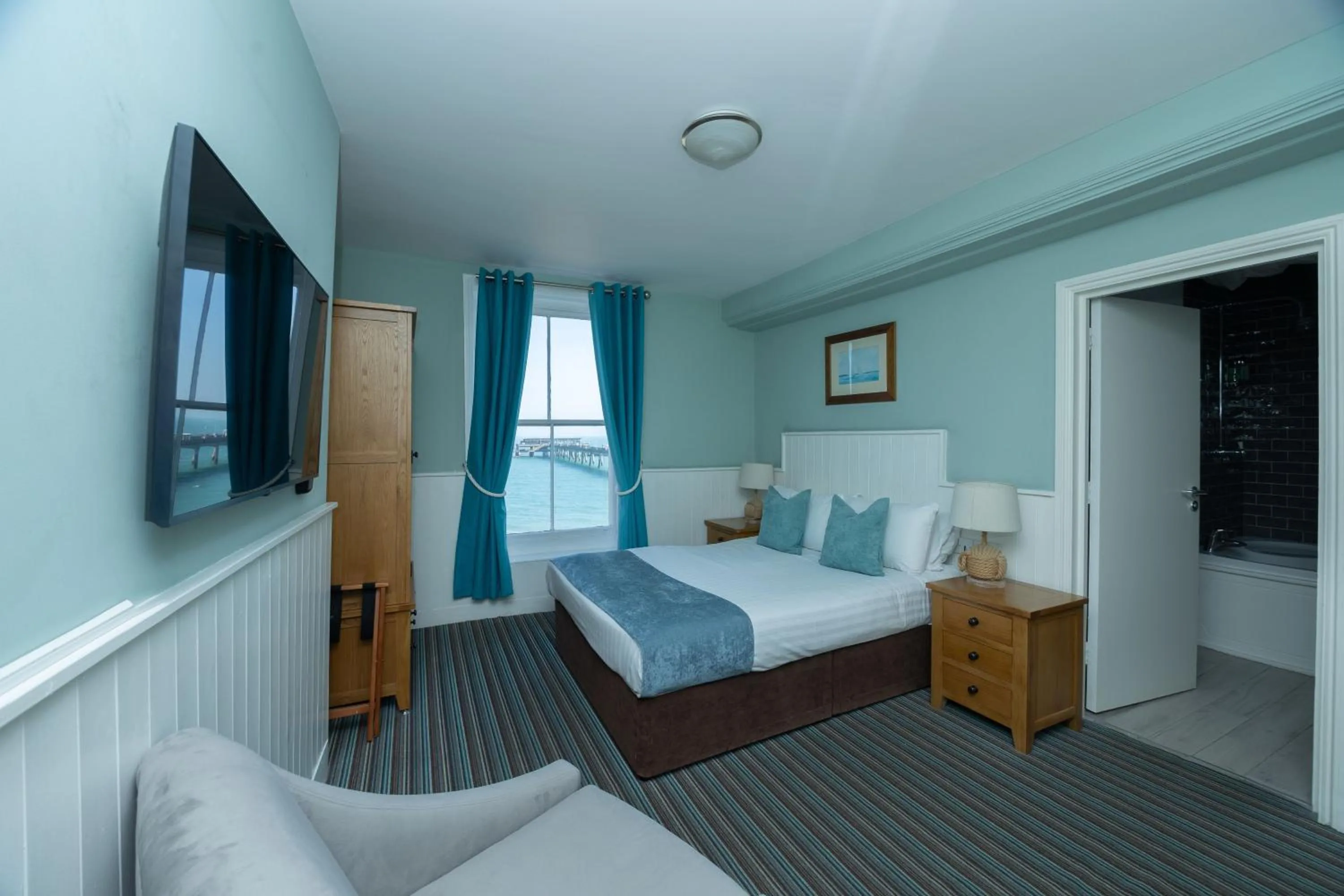 Bed in The Clarendon Hotel