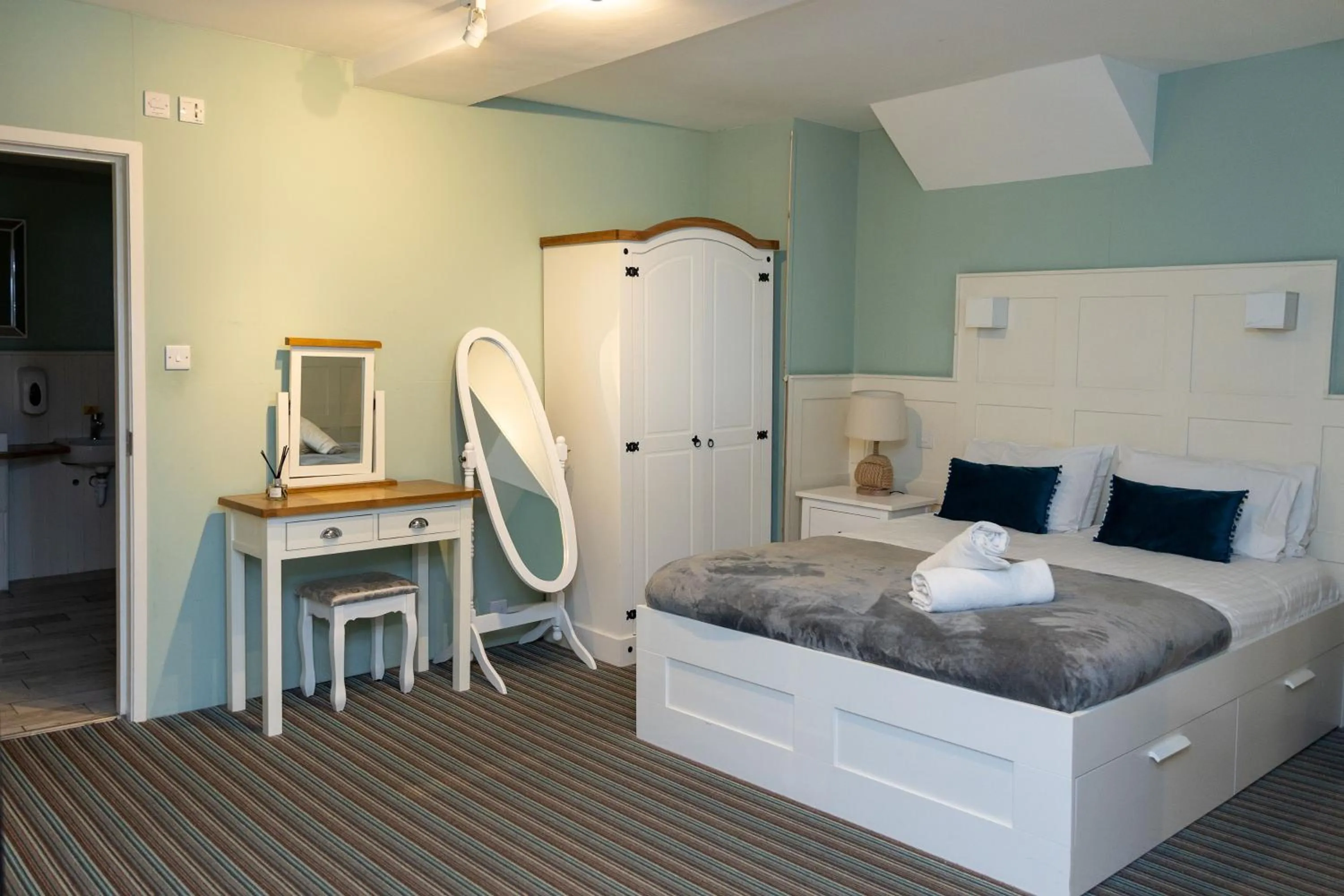 Bedroom, Bed in The Clarendon Hotel