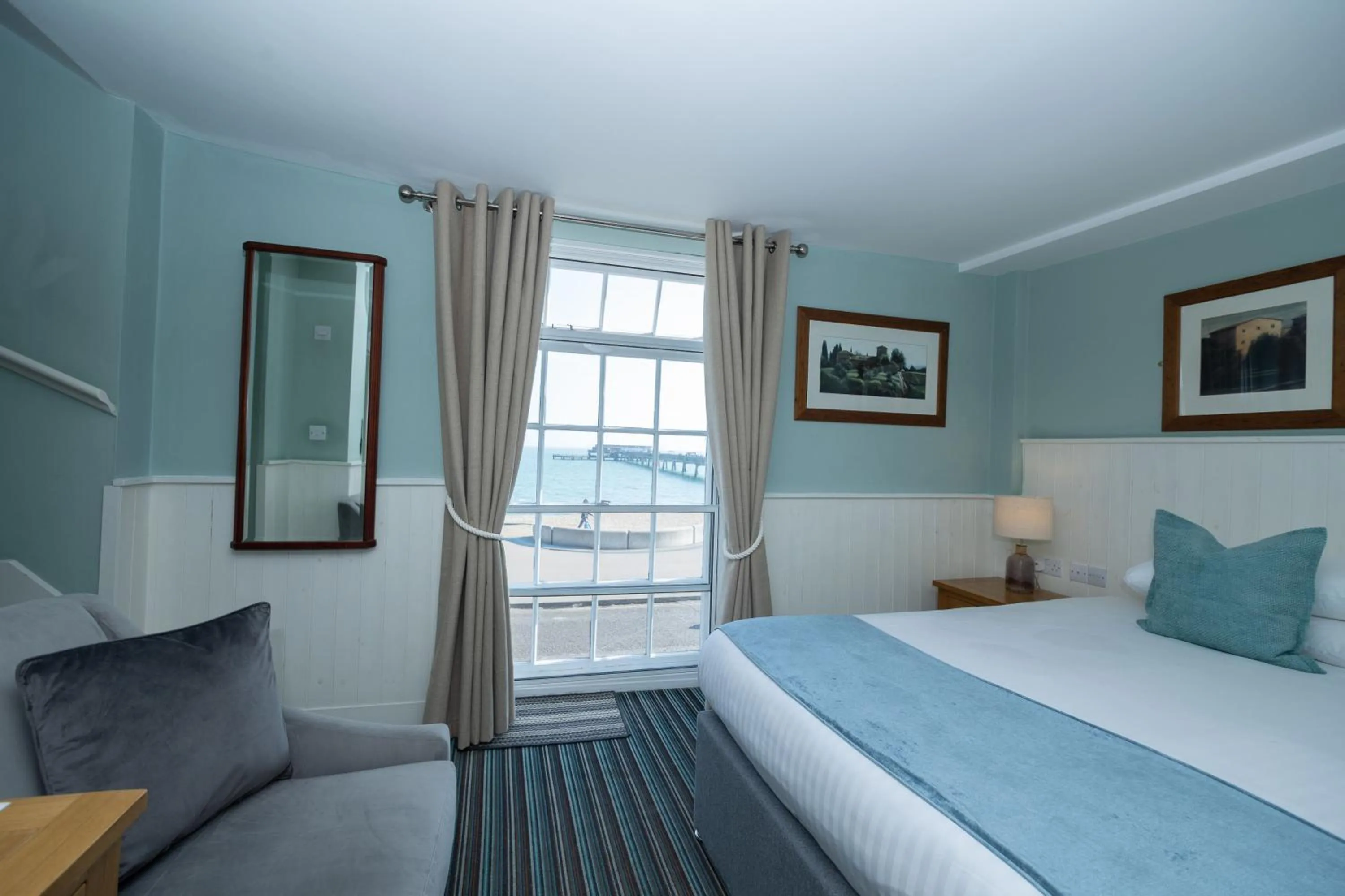 Bedroom, Bed in The Clarendon Hotel