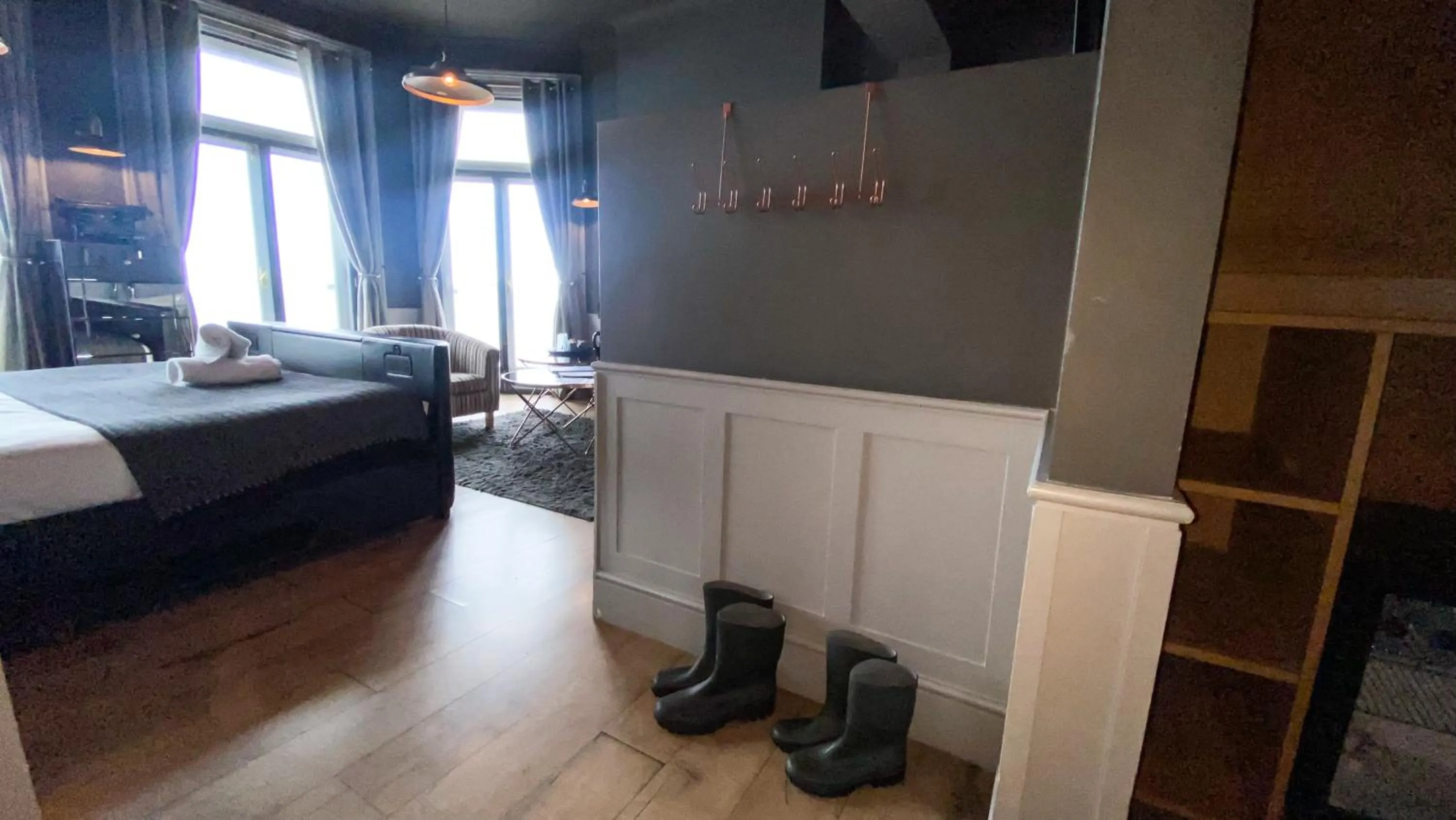 Beach, Bed in The Clarendon Hotel