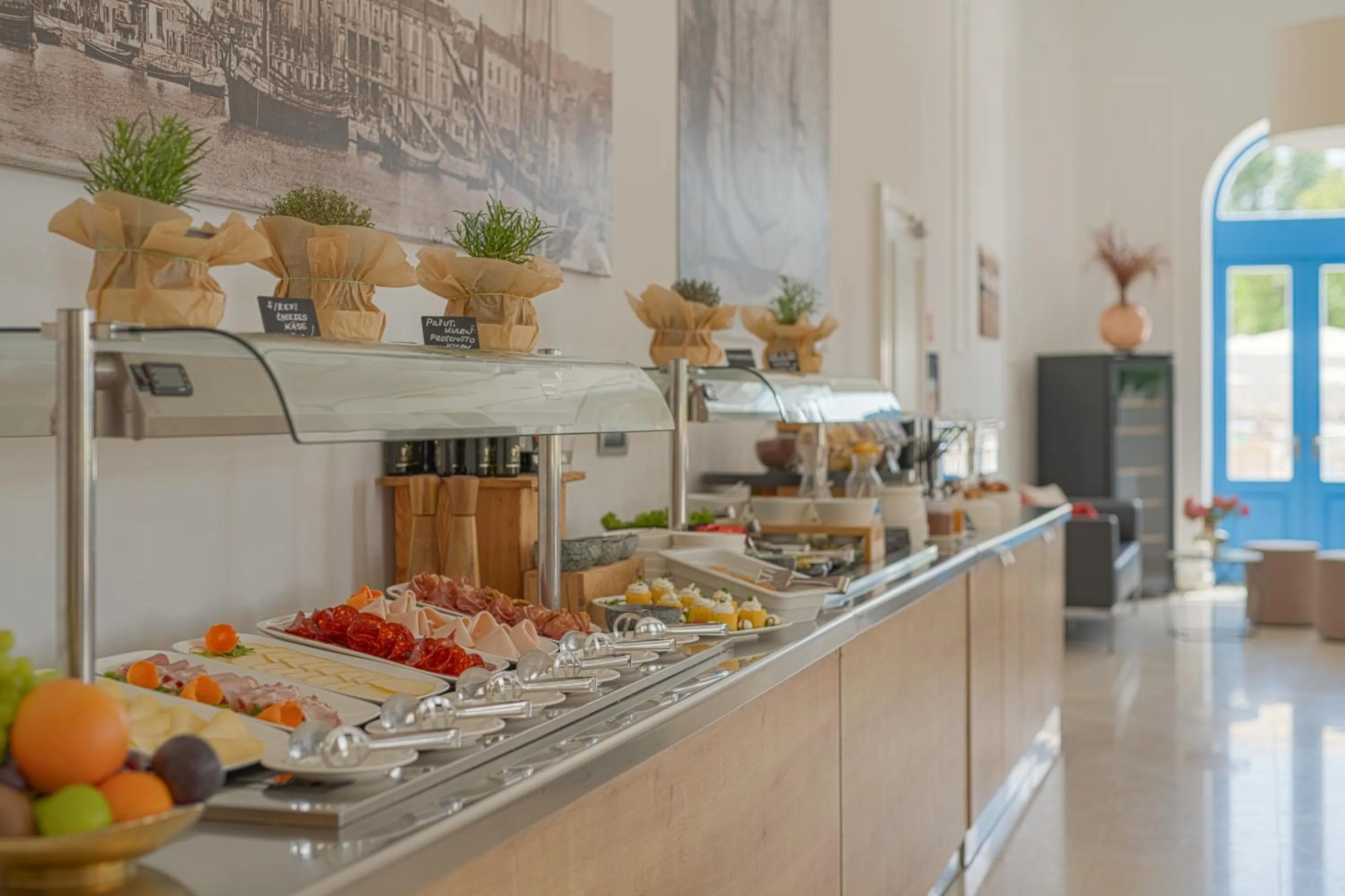 Restaurant/places to eat in Boutique Hotel Esplanade