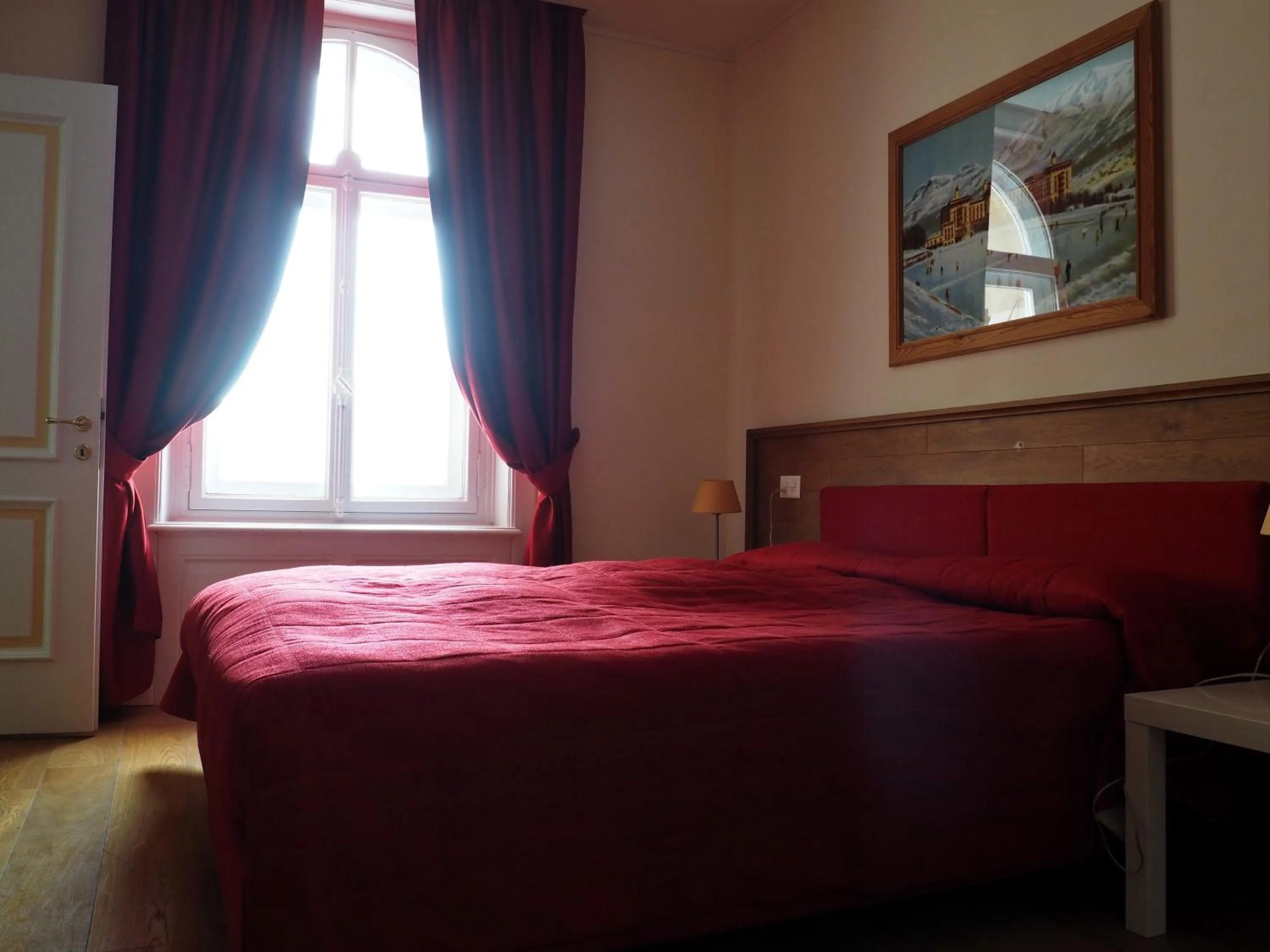 Bed in Maloja Palace Suites CO2-Neutral