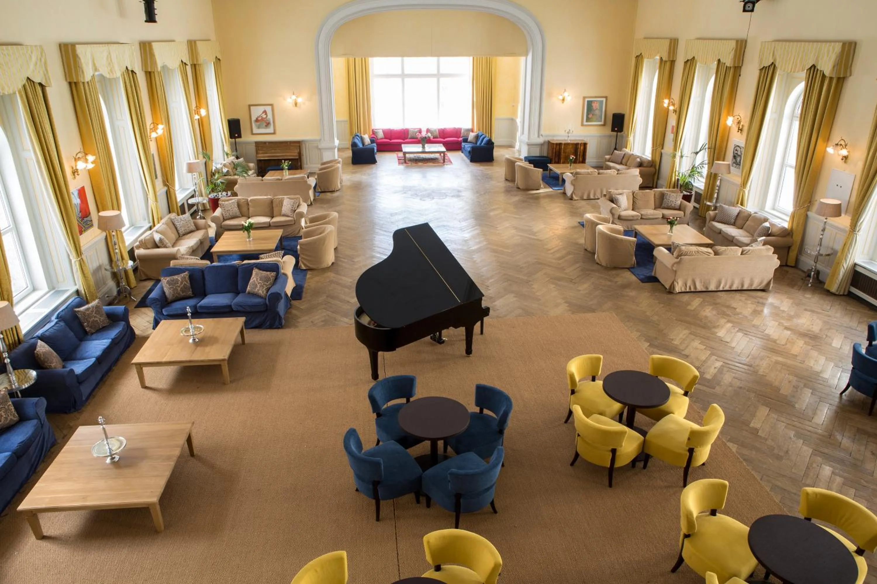 Lounge or bar in Maloja Palace Suites CO2-Neutral