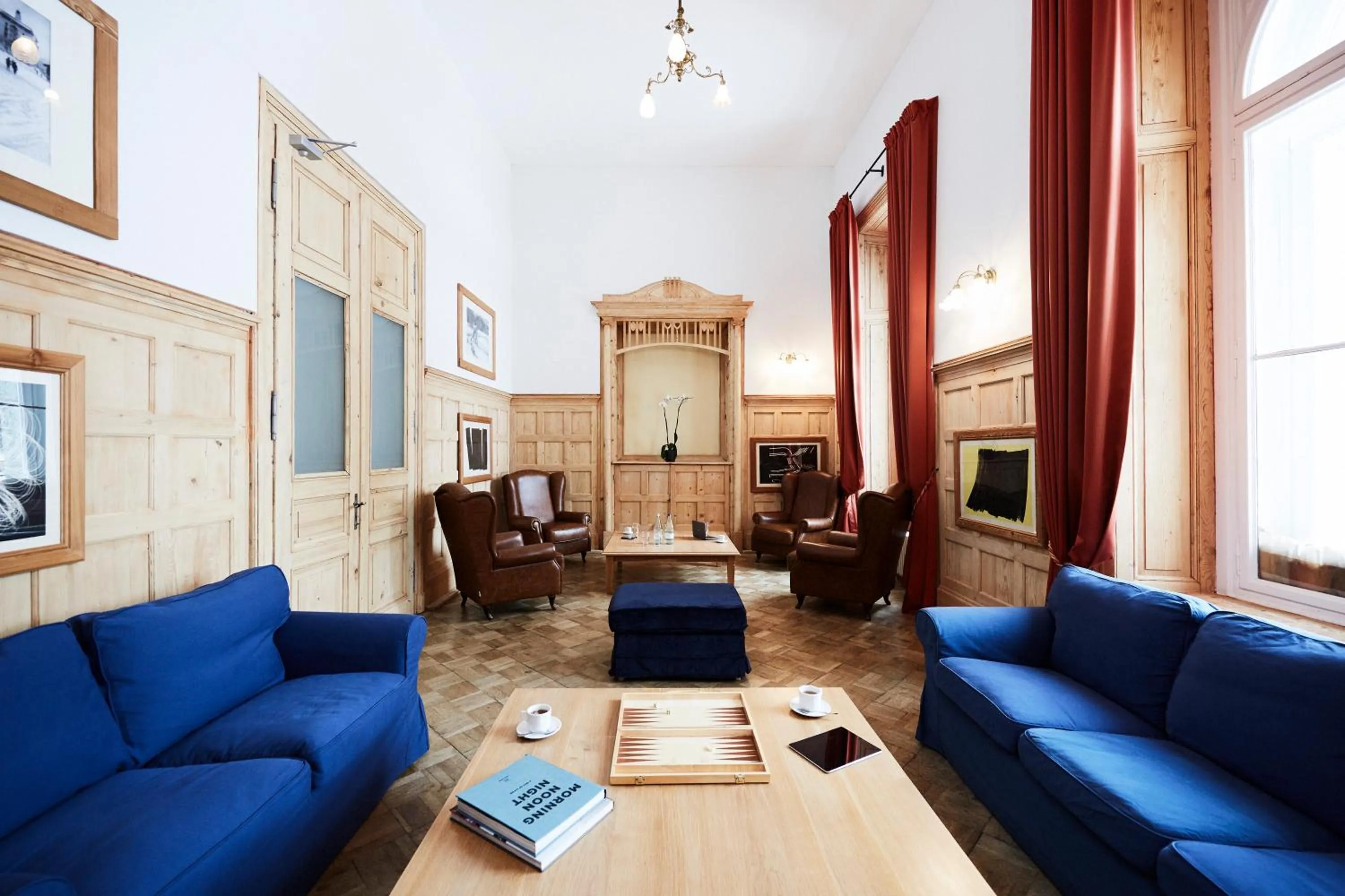 Library in Maloja Palace Suites CO2-Neutral