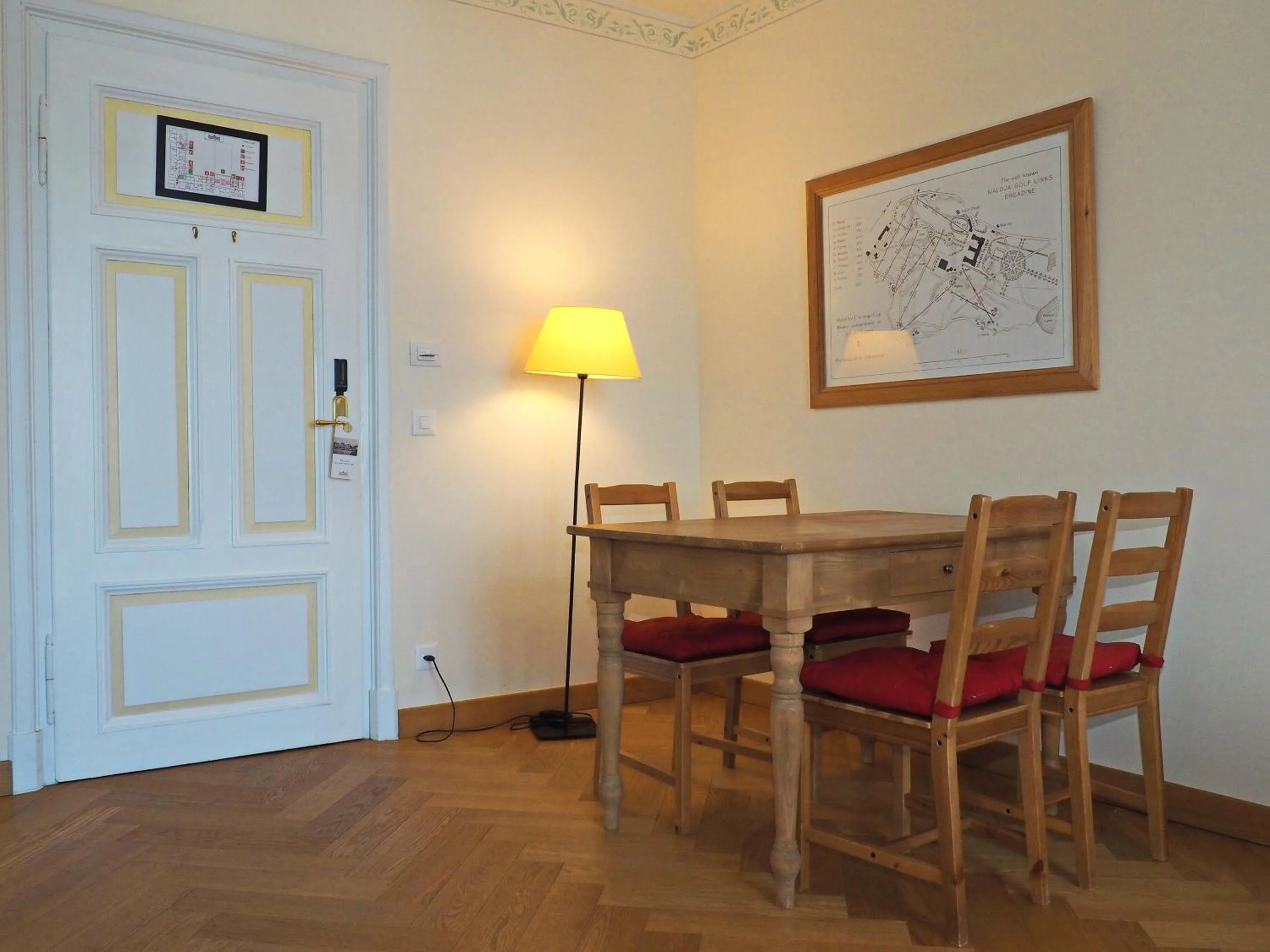 Dining area in Maloja Palace Suites CO2-Neutral