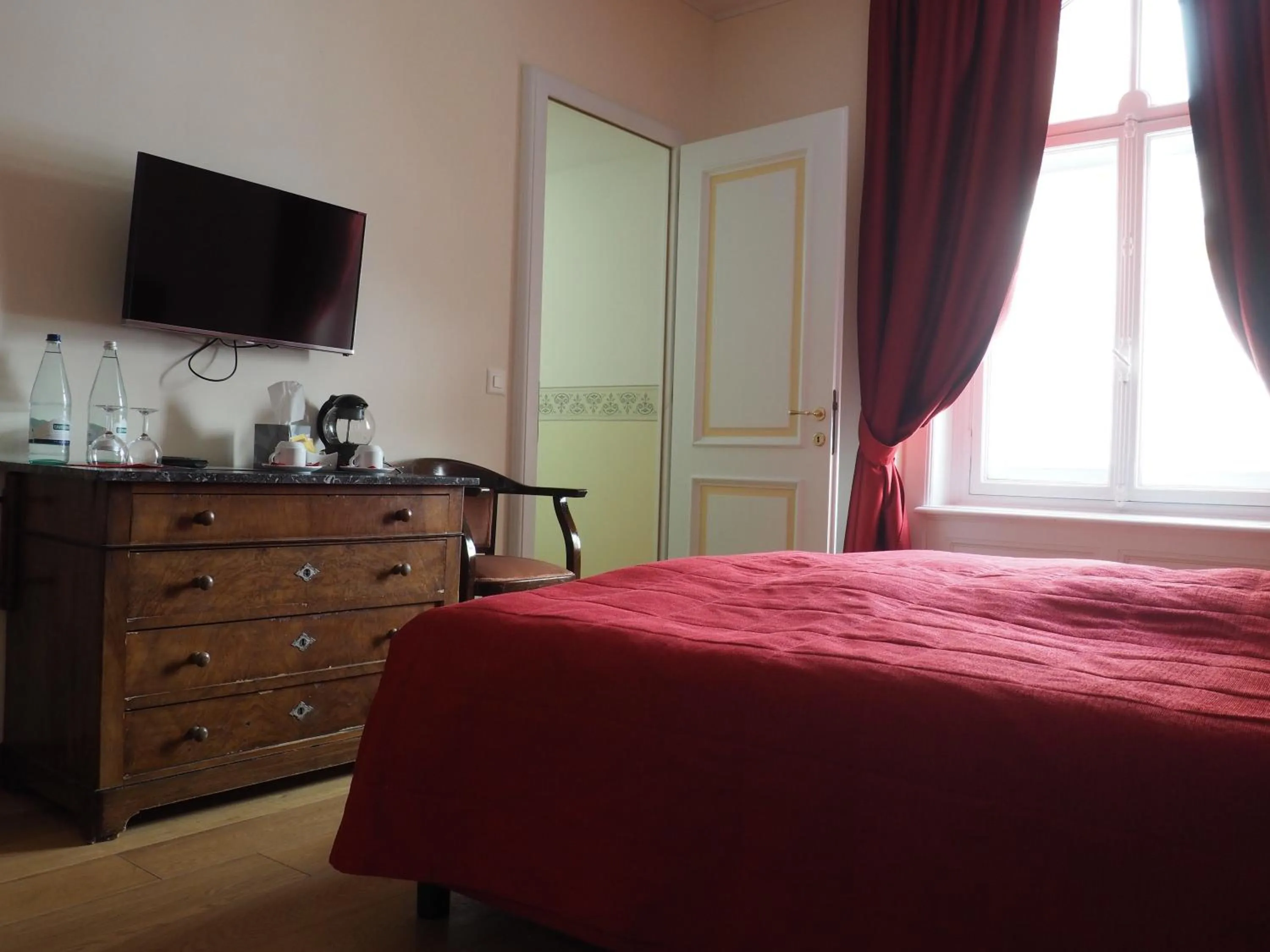 Coffee/tea facilities, Bed in Maloja Palace Suites CO2-Neutral