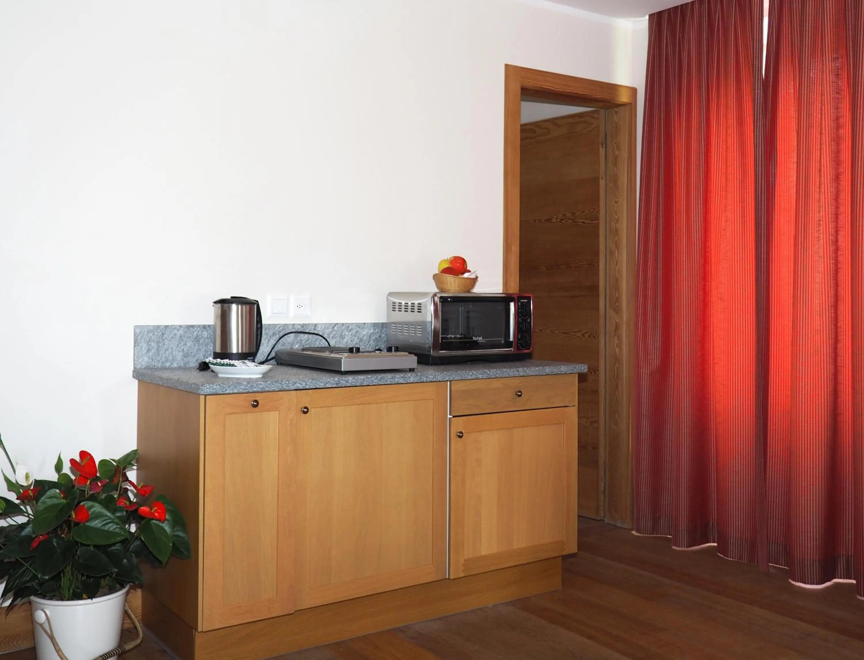 Kitchen or kitchenette in Maloja Palace Suites CO2-Neutral