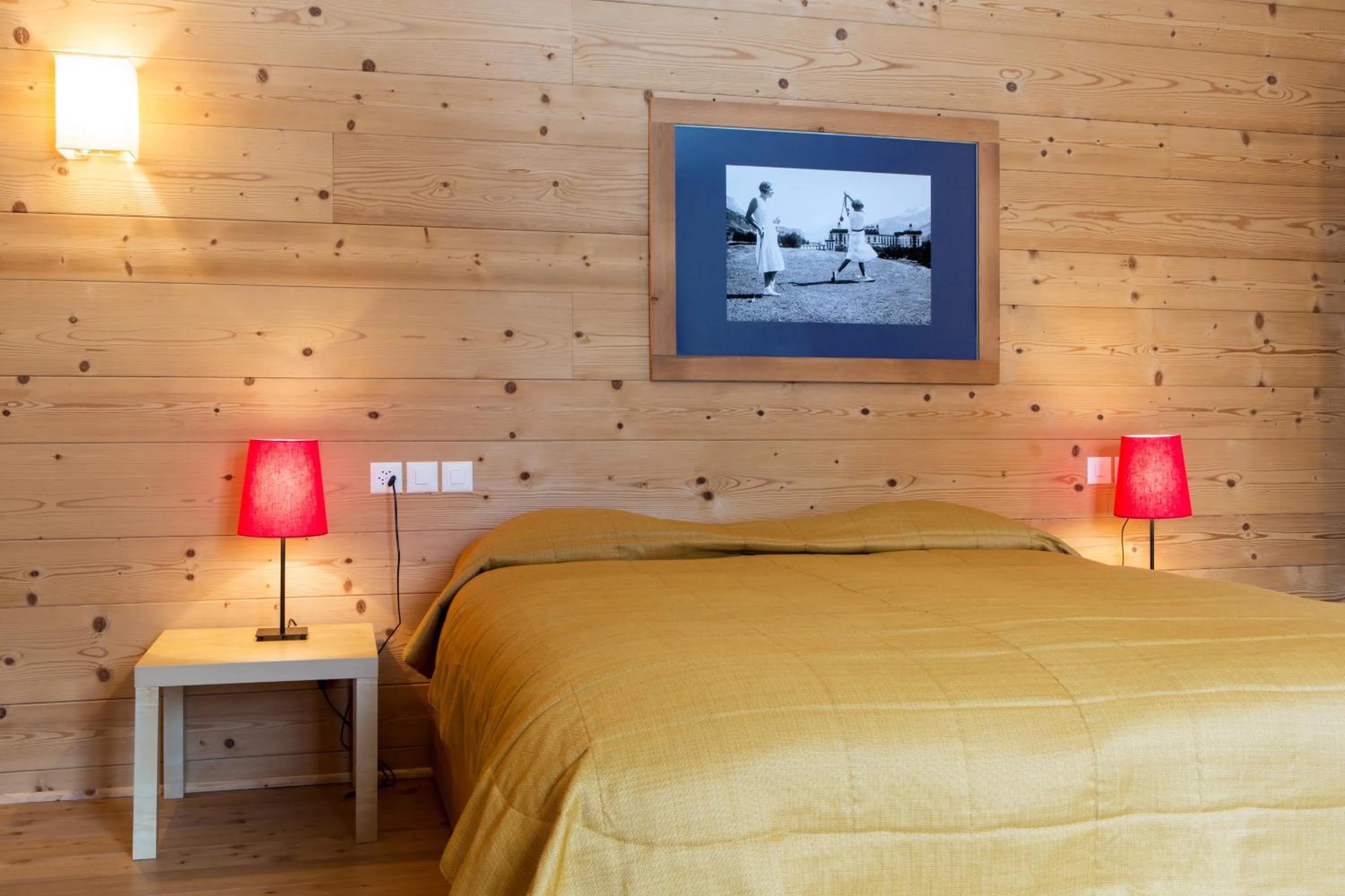 Bed in Maloja Palace Suites CO2-Neutral