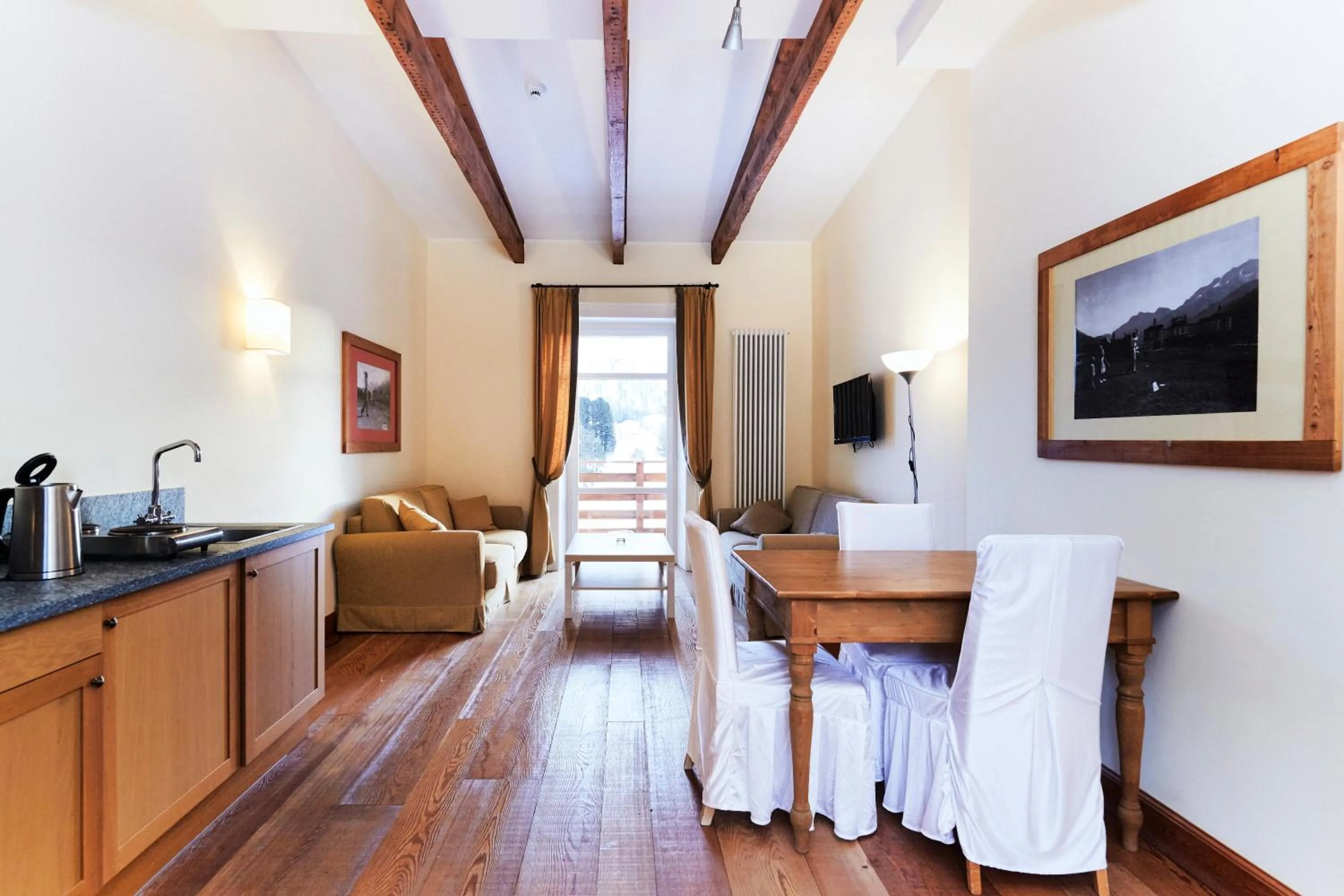 Kitchen or kitchenette in Maloja Palace Suites CO2-Neutral