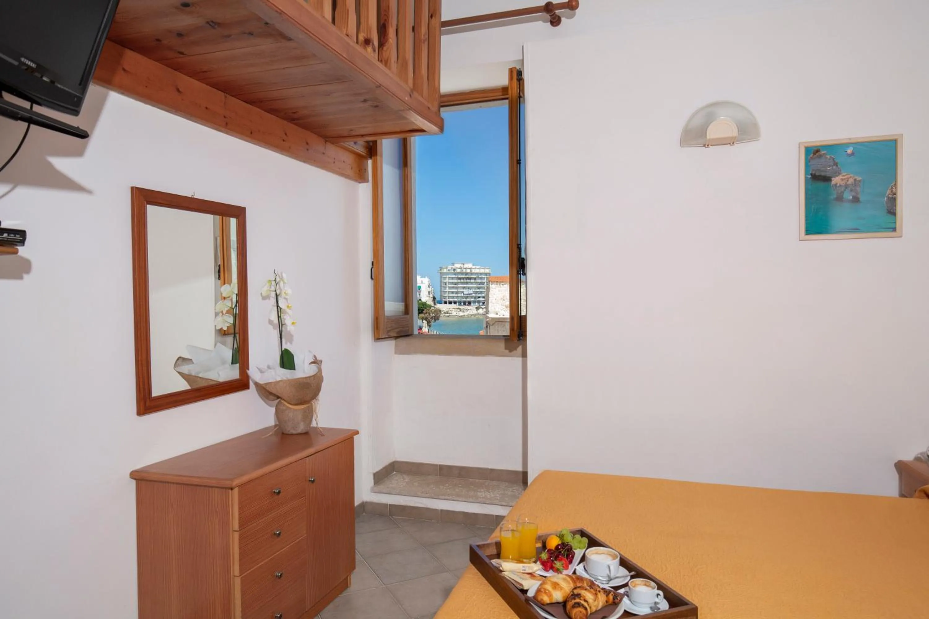 Photo of the whole room, Bed in Hotel Punta San Francesco