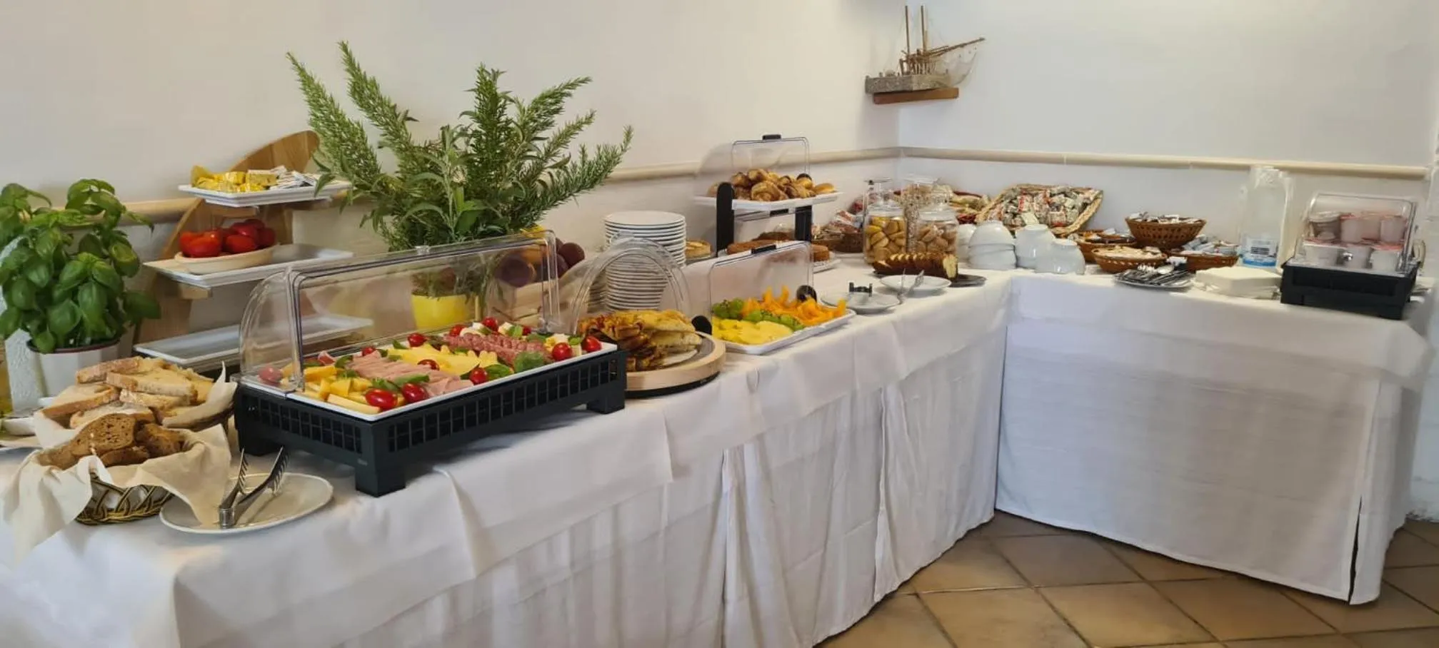 Breakfast in Hotel Punta San Francesco