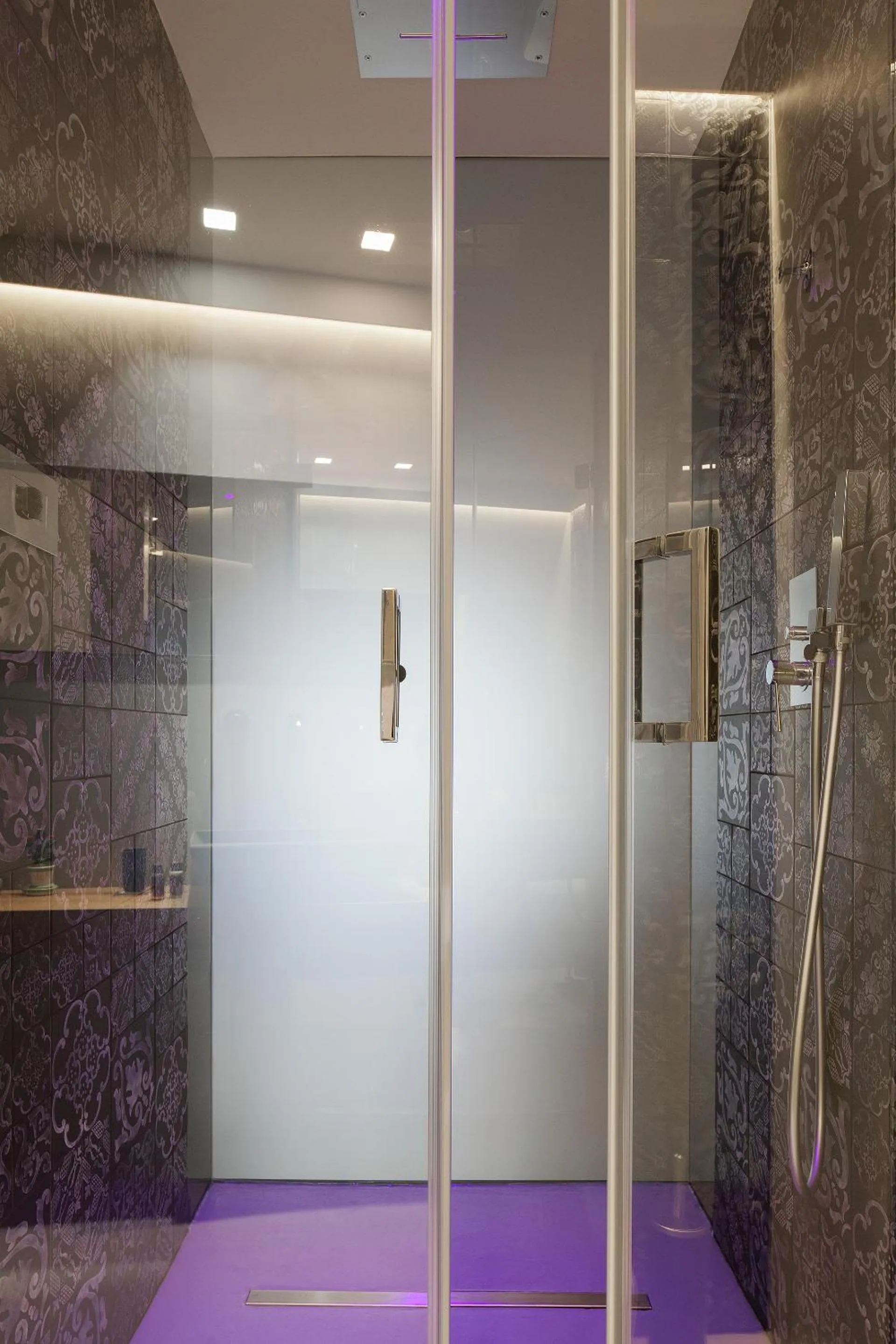 Shower in Quattro Canti Suites