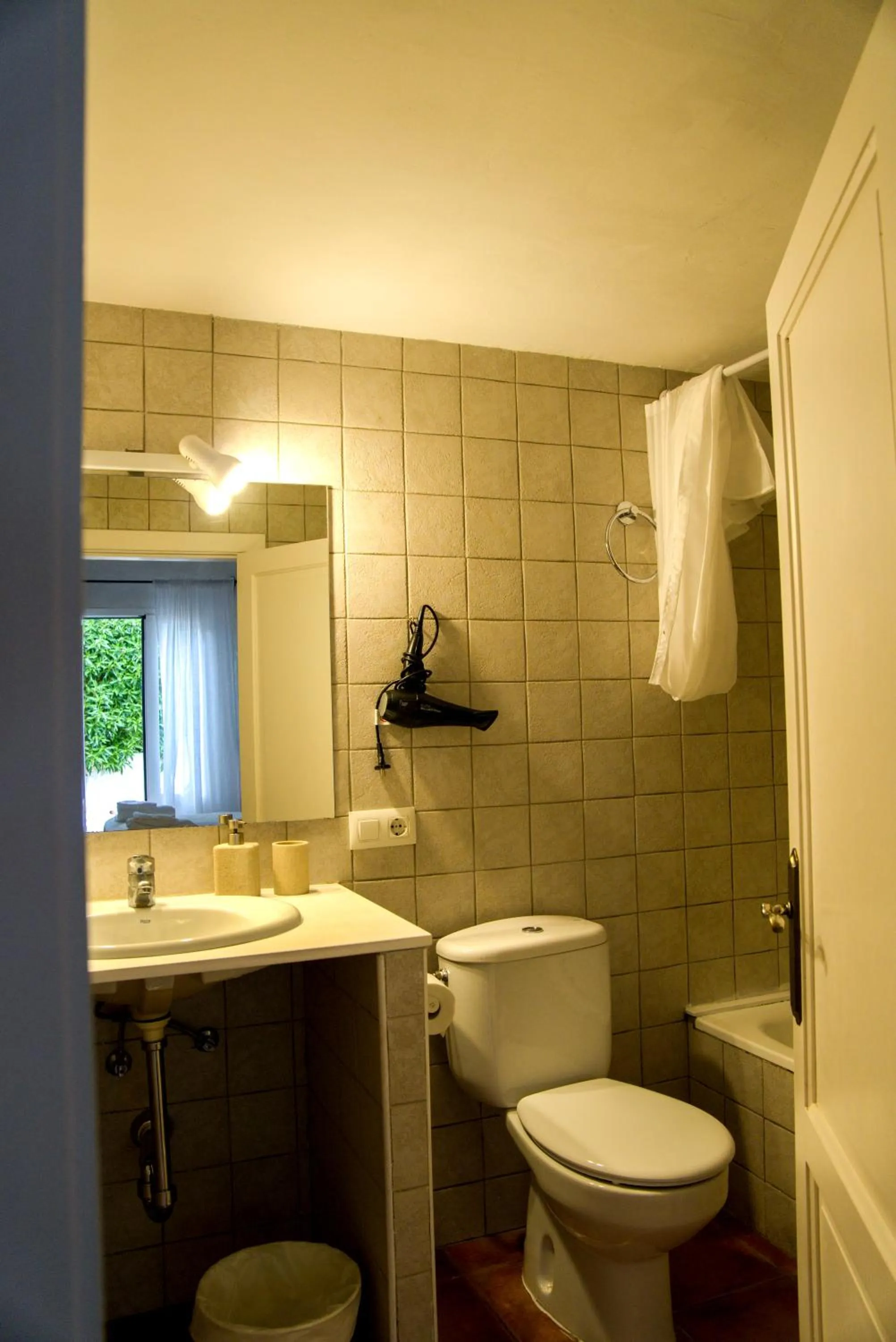 Toilet in Agroturismo Binissafullet Vell