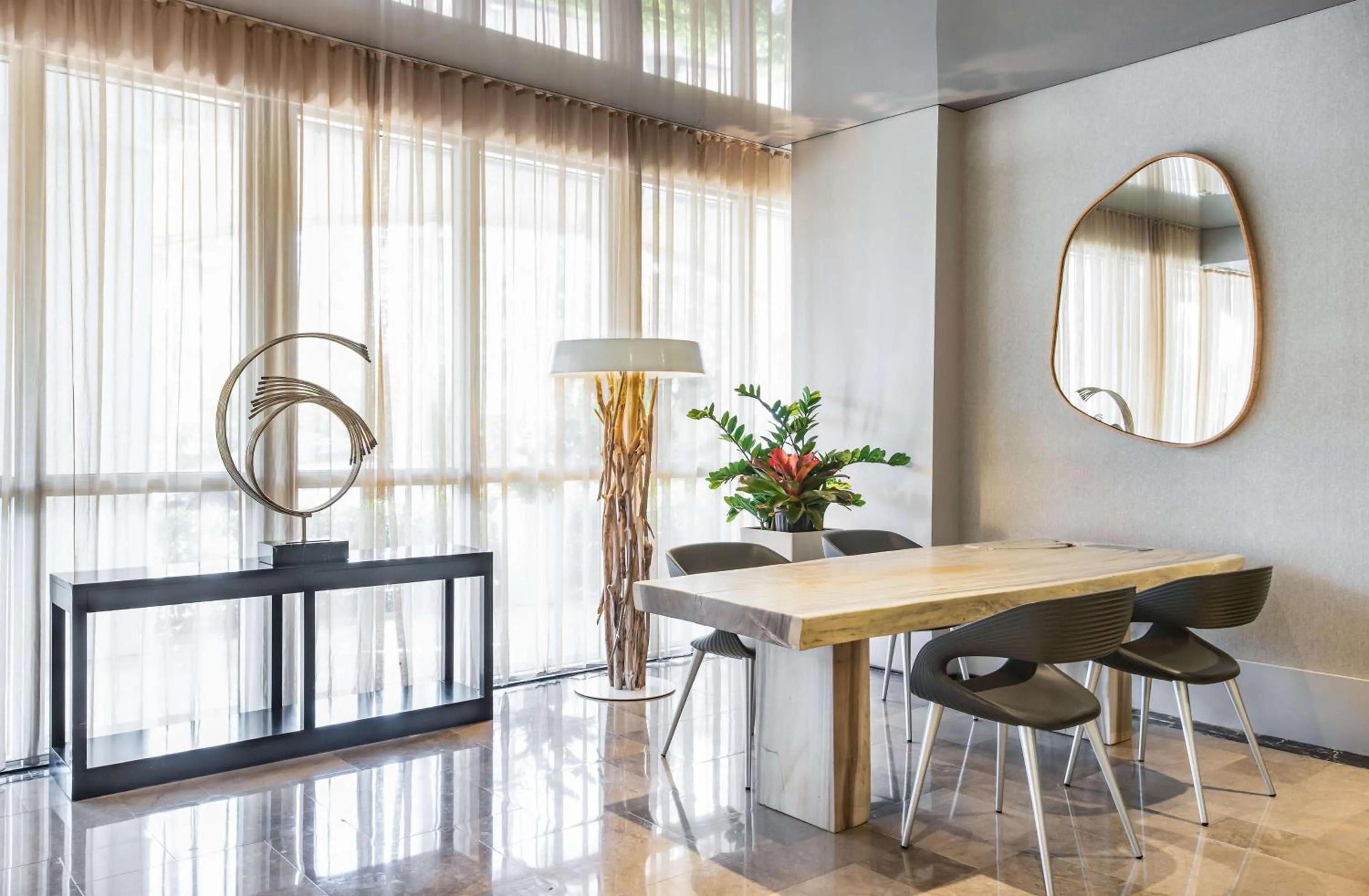 Lobby or reception in Hilton Bentley Miami South Beach