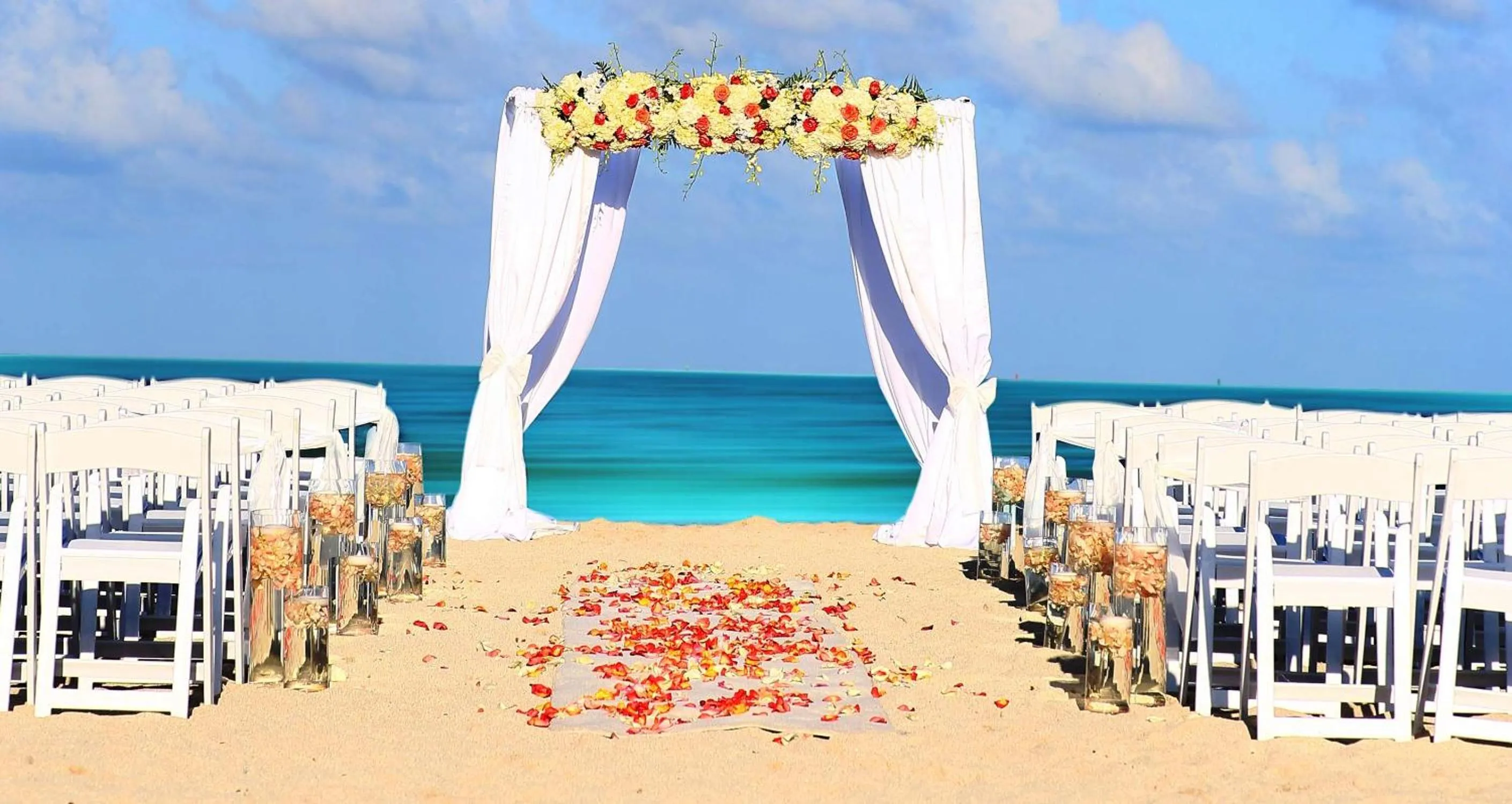 Property building in Hilton Bentley Miami South Beach