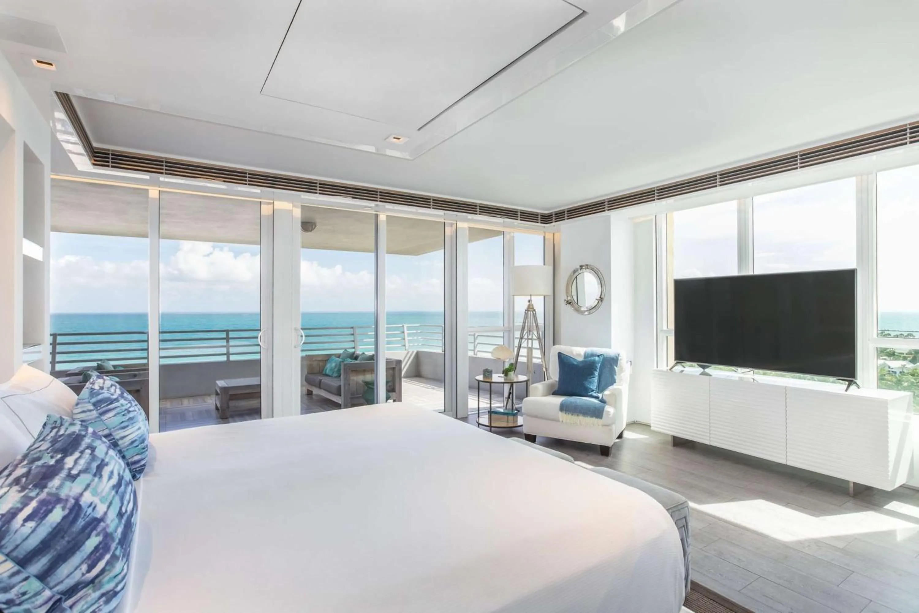 Bed in Hilton Bentley Miami South Beach