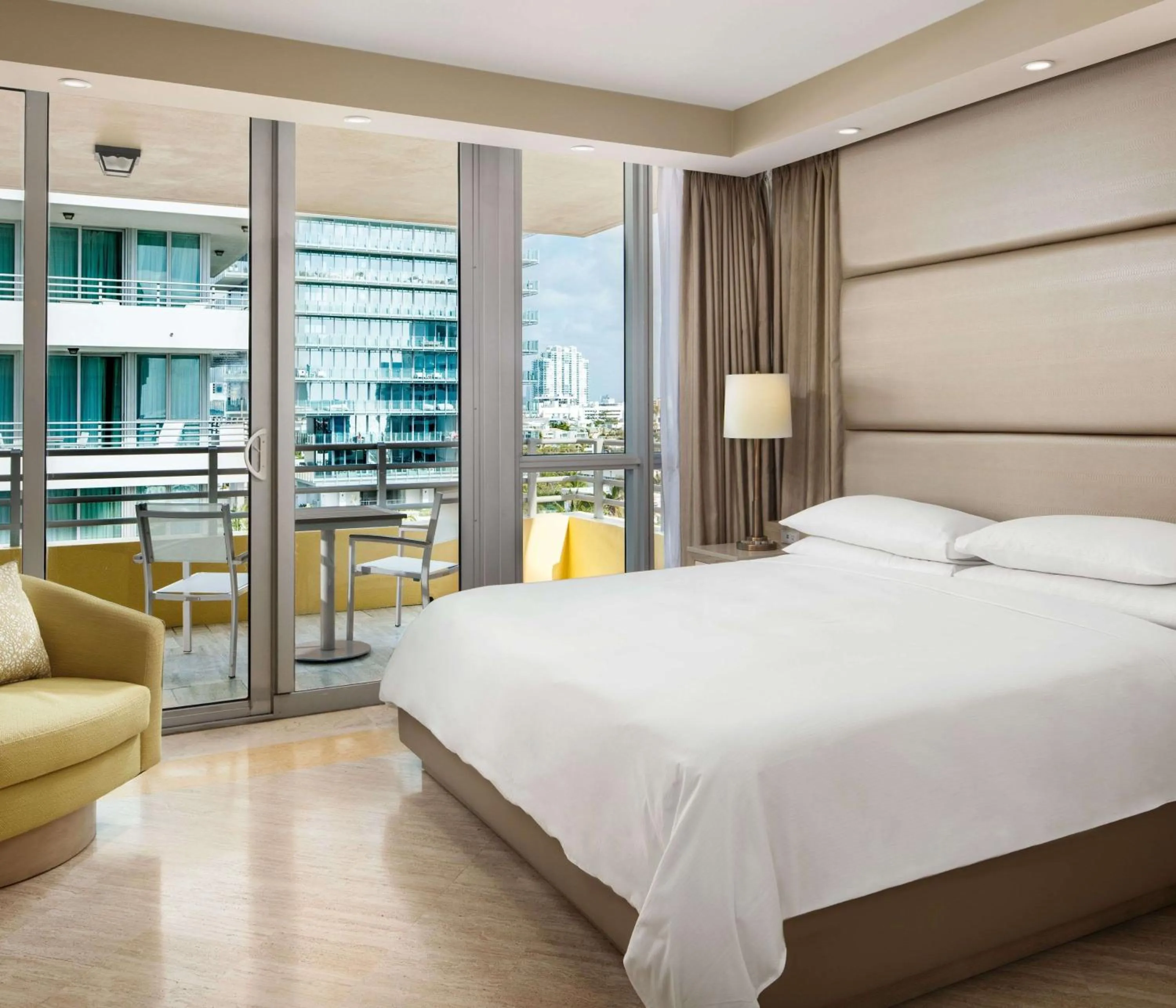 Bed in Hilton Bentley Miami South Beach