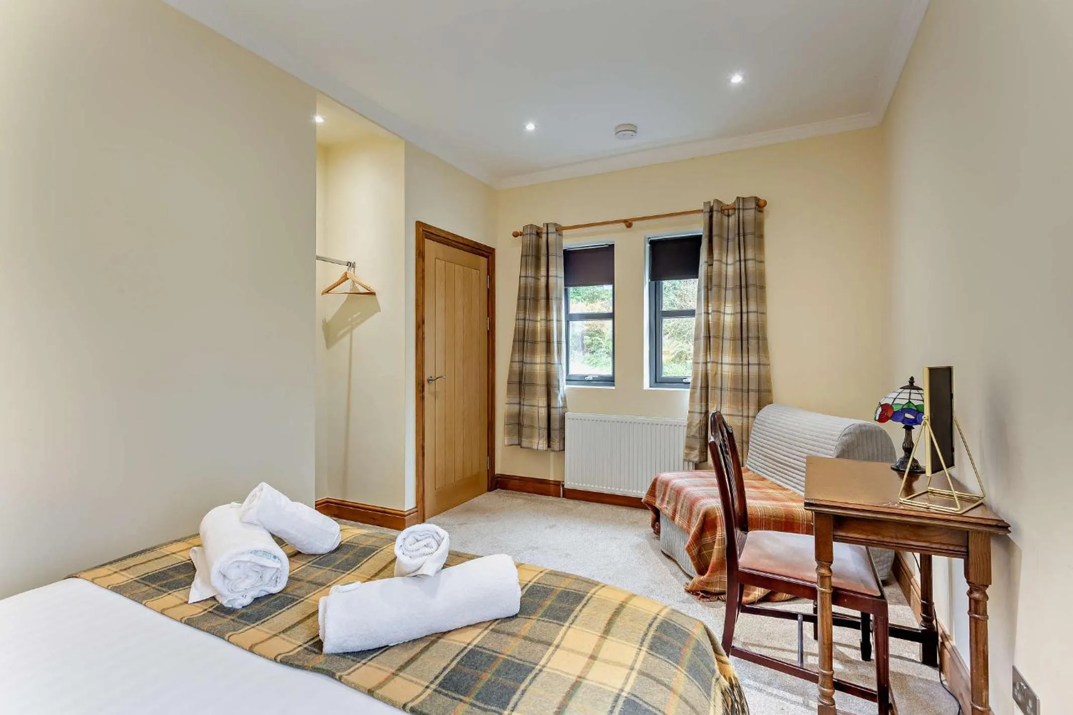 Bedroom, Bed in Hillside