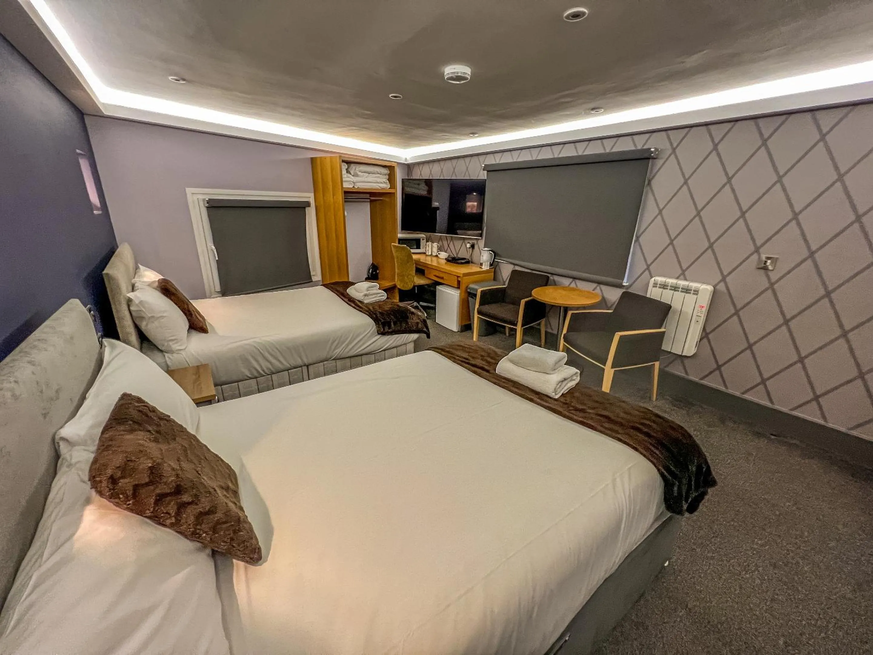 Bedroom, Bed in Fountain House