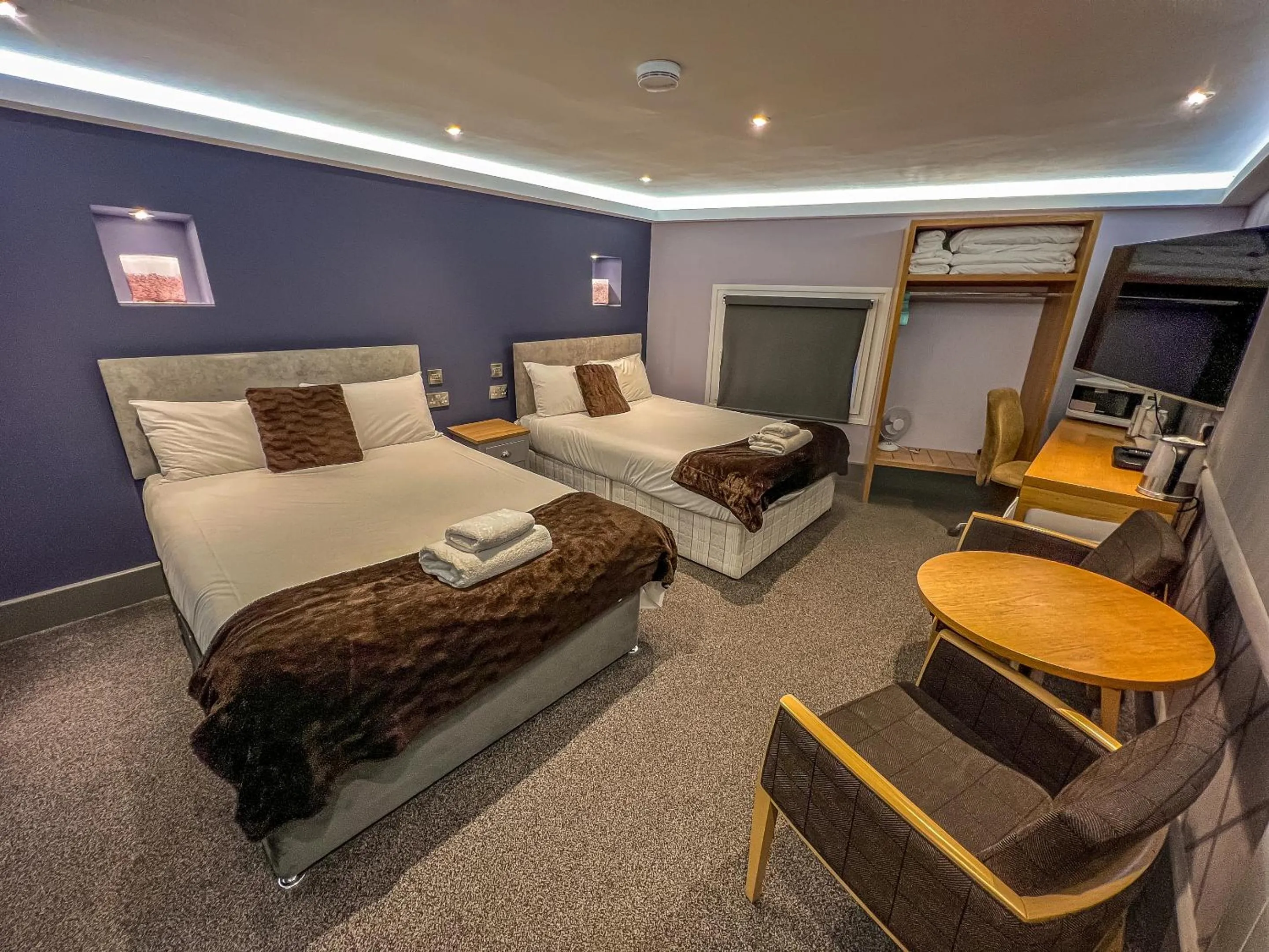 Bedroom, Bed in Fountain House