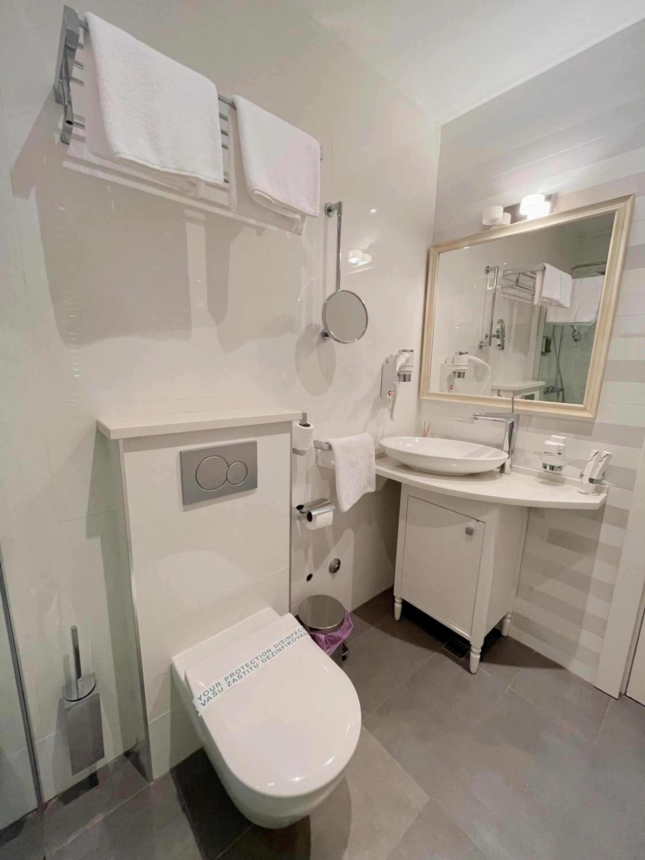 Bathroom in Forte Rose Hotel