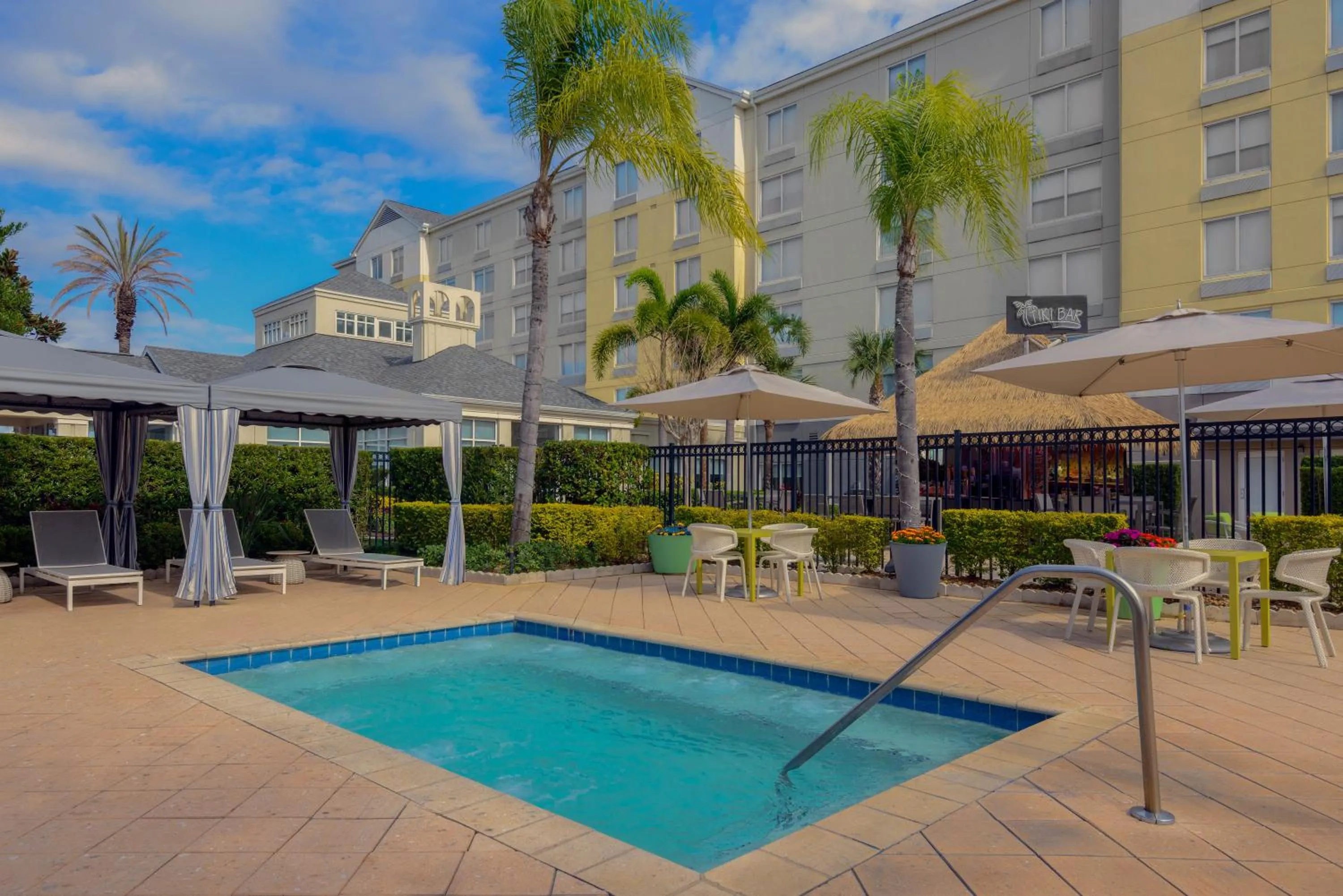 Swimming pool in Hilton Garden Inn Orlando International Drive North