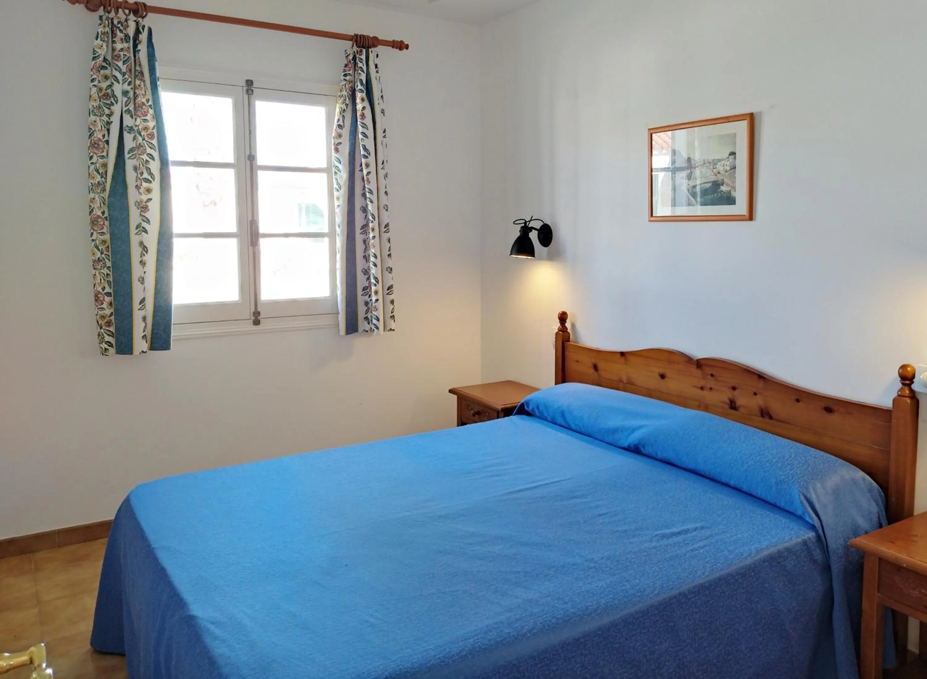 Bedroom, Bed in Nure Cel Blau