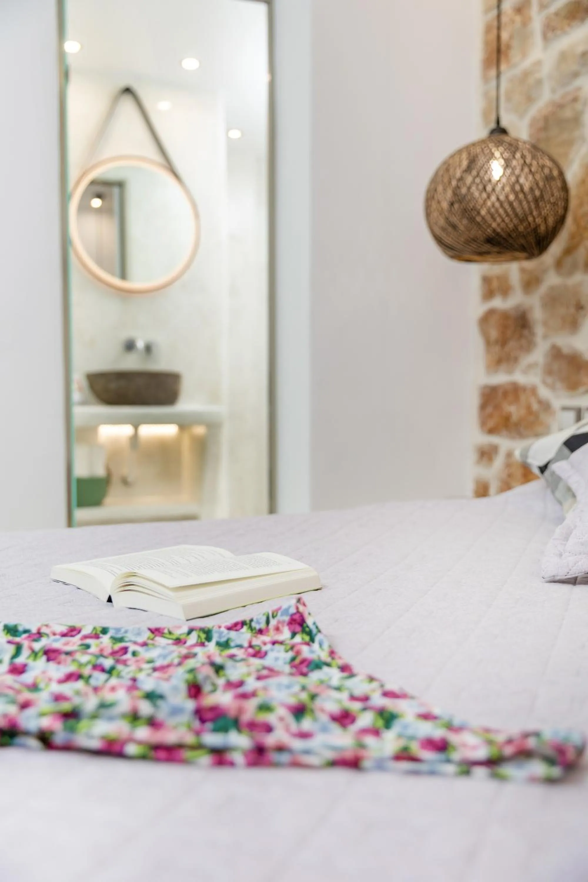 Shower in Katerina Roza Studios - Heartfelt Hospitality in the City