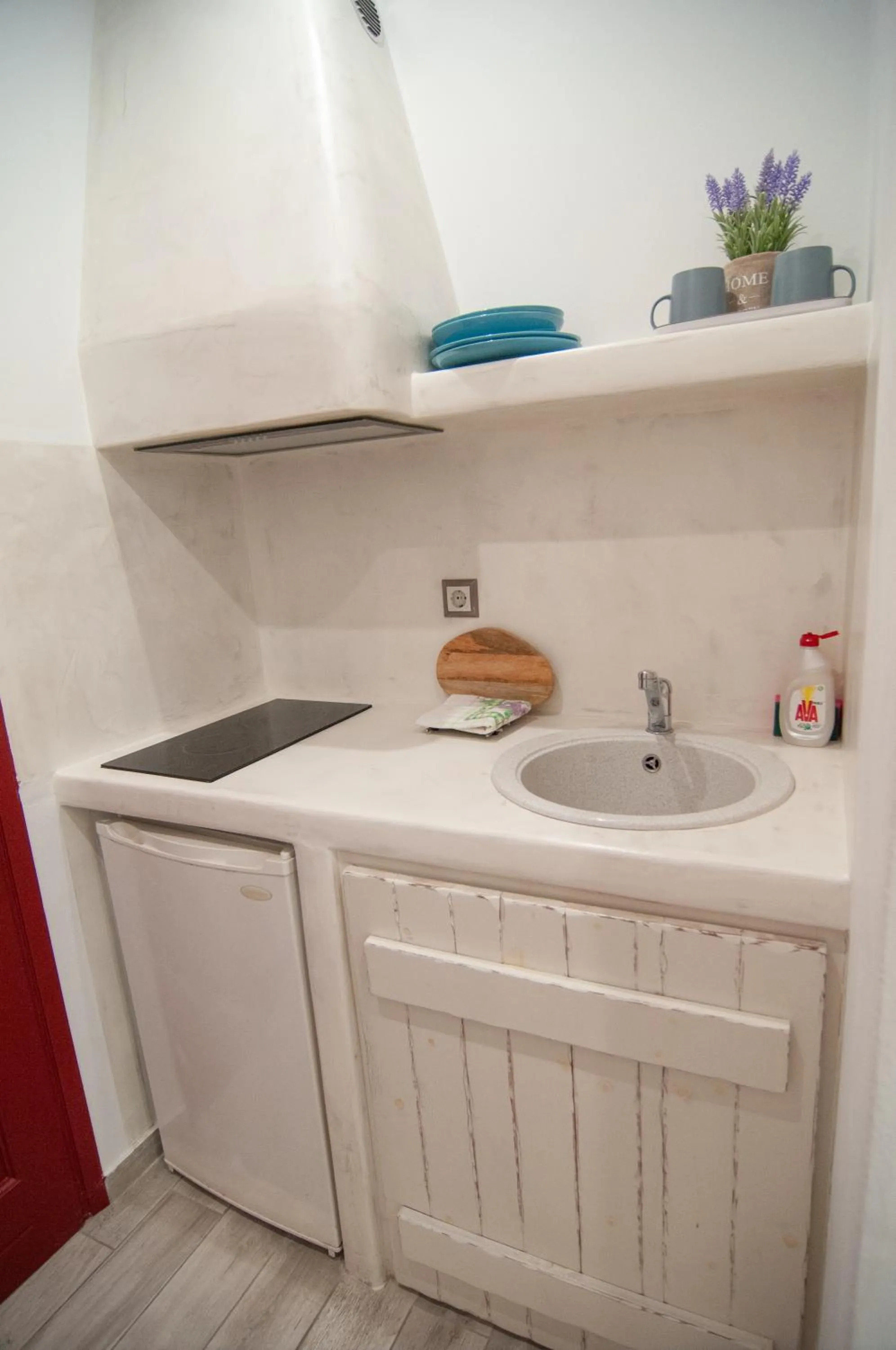 Kitchen or kitchenette in Katerina Roza Studios - Heartfelt Hospitality in the City